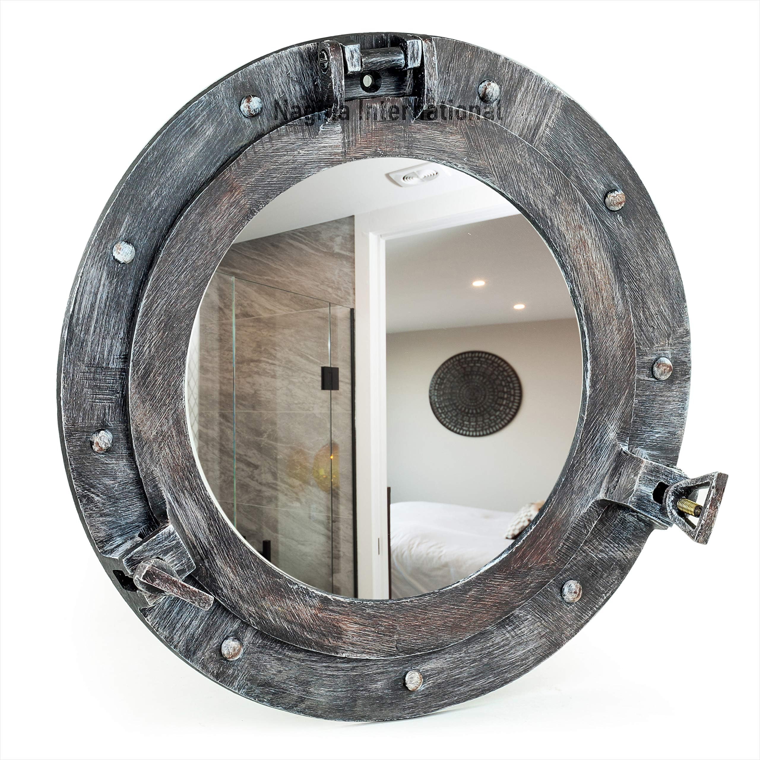 Fenêtre hublot miroir vintage pour créer une ambiance de cabine de bateau dans votre salle de bain