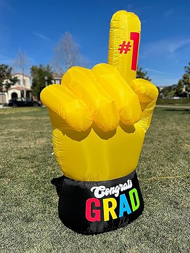 Miniatura 5 de Paquete de dos decoraciones de fiesta de graduación, incluye un oso de peluche marrón inflable de 4 pies de alto con gorra y gafas de bata, y mano