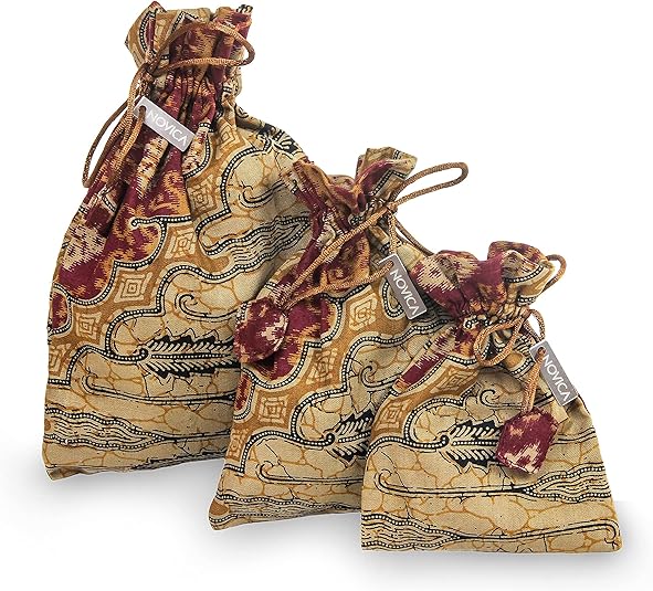 NOVICA bracelet detail close up