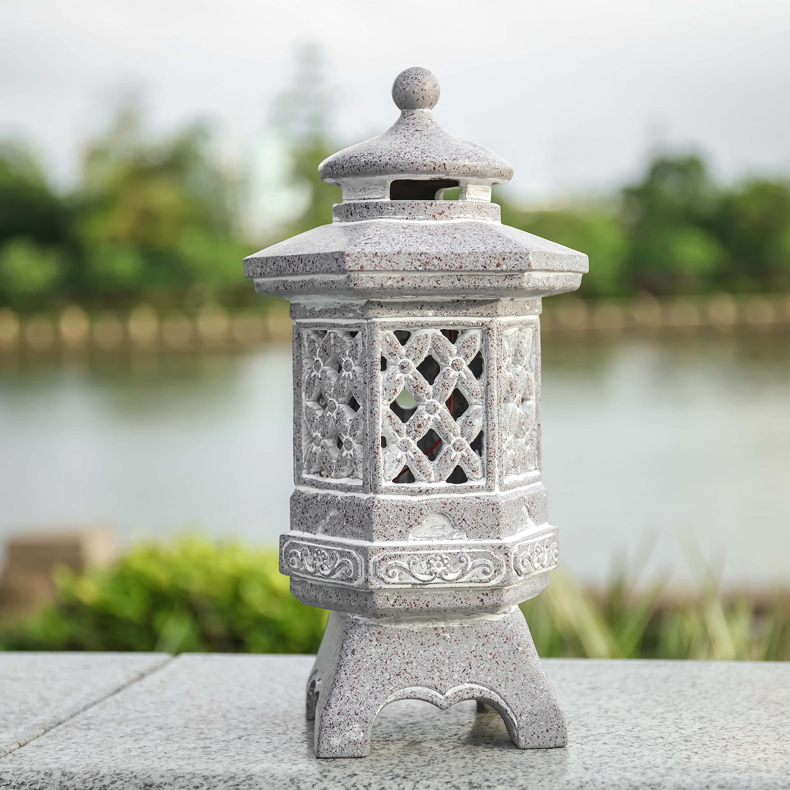 TERESA'S COLLECTIONS Gartendeko für Draußen, Japanische Steinlaterne Pagode Statue Solarleuchte,Kunstharz Wasserfest Gartenfigur Zen für Außen Terrasse Hof, Geschenke Frauen Mama Vatertag,21cm(M)