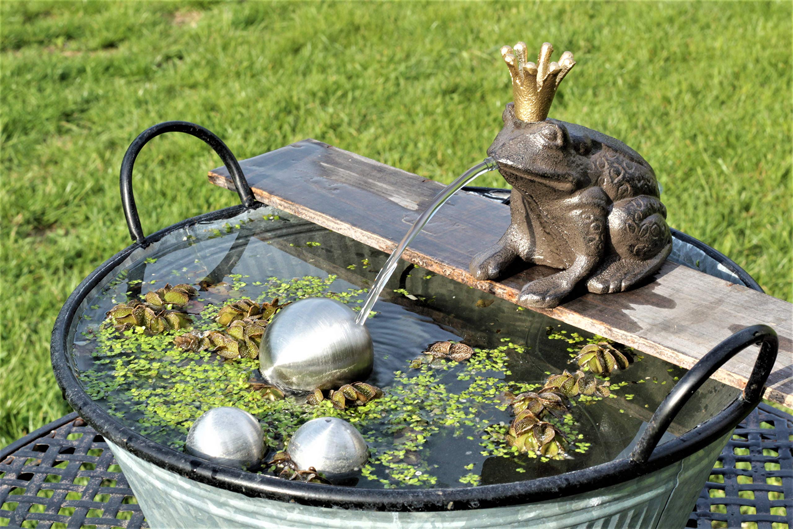 Wasserspeier Froschkönig Guß 13 cm mit Solarpumpe