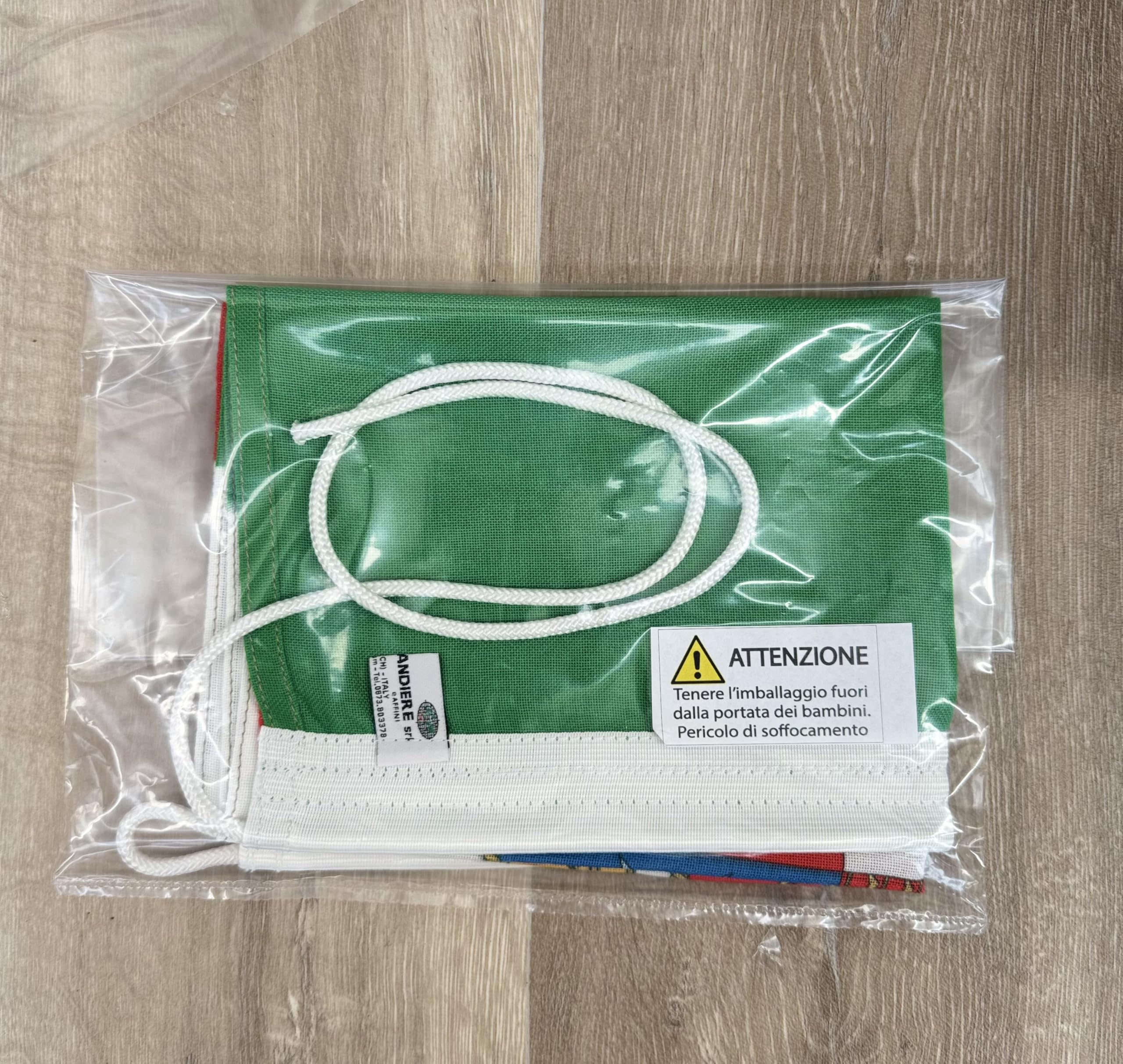 NS BANDIERE | Bandiera Italia Grande cm 400x600 in Tessuto Pesante Stamina Nautica 220gr Antivento Resistente con Corda Laterale e Gancio di Rinforzo