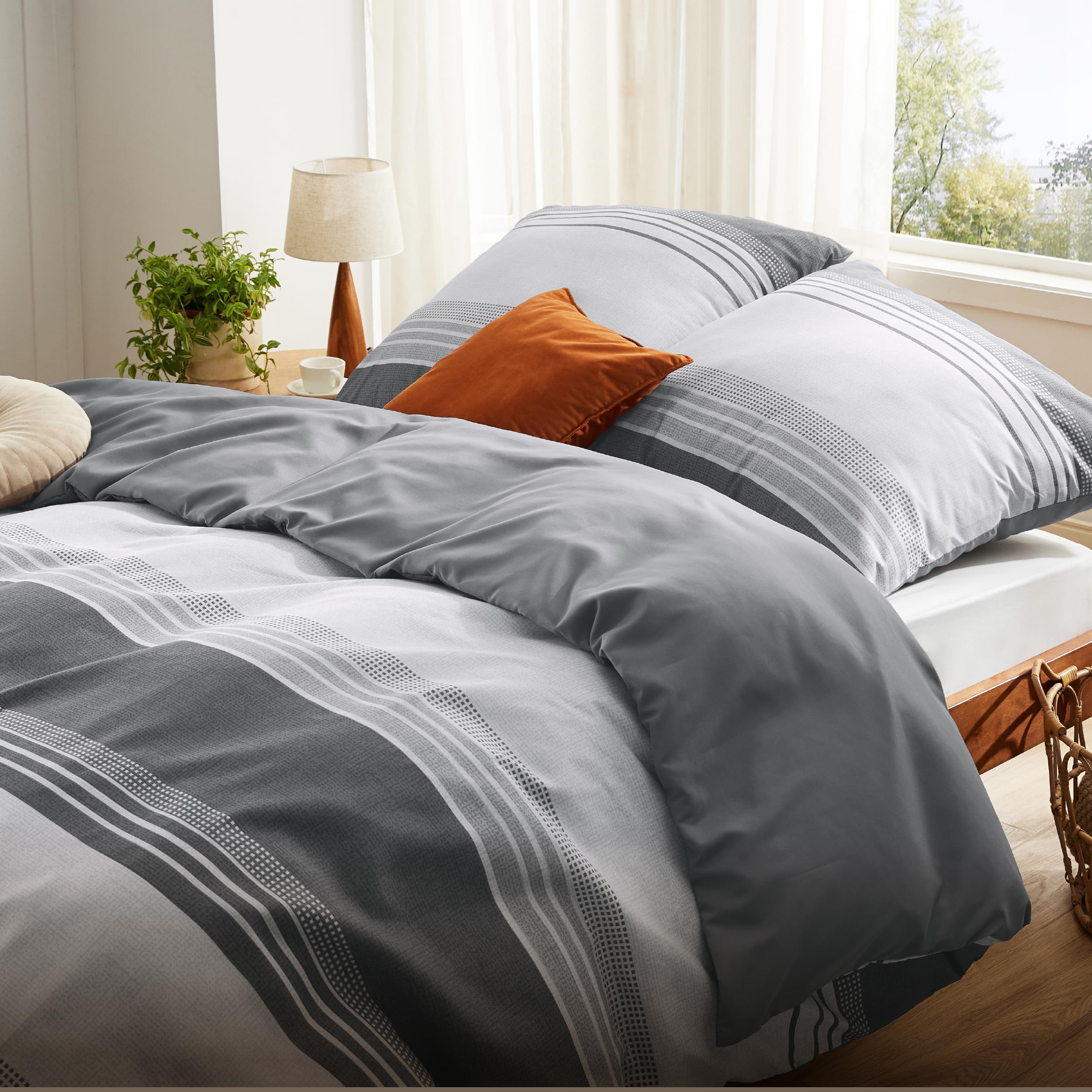 BEDSURE Pościel 240 x 220 cm, 3-częściowy komplet pościeli 240 x 220 cm z 2 poszewkami na poduszkę 65 x 65 cm, Öko-Tex, dwustronna, wzór w szare paski, z zamkiem błyskawicznym