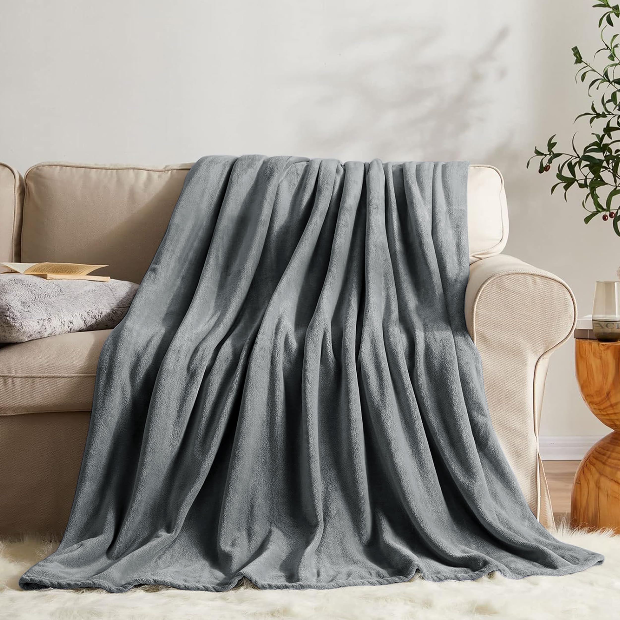 BQC Grey Fleece Throw Blanket For Sofa Single Size 130 x 150 cm - Luxury Super Soft Microfiber Sofa Throws For Bed and Couch - Lightweight Shrinkage and Fade Resistant Home Decor Blanket