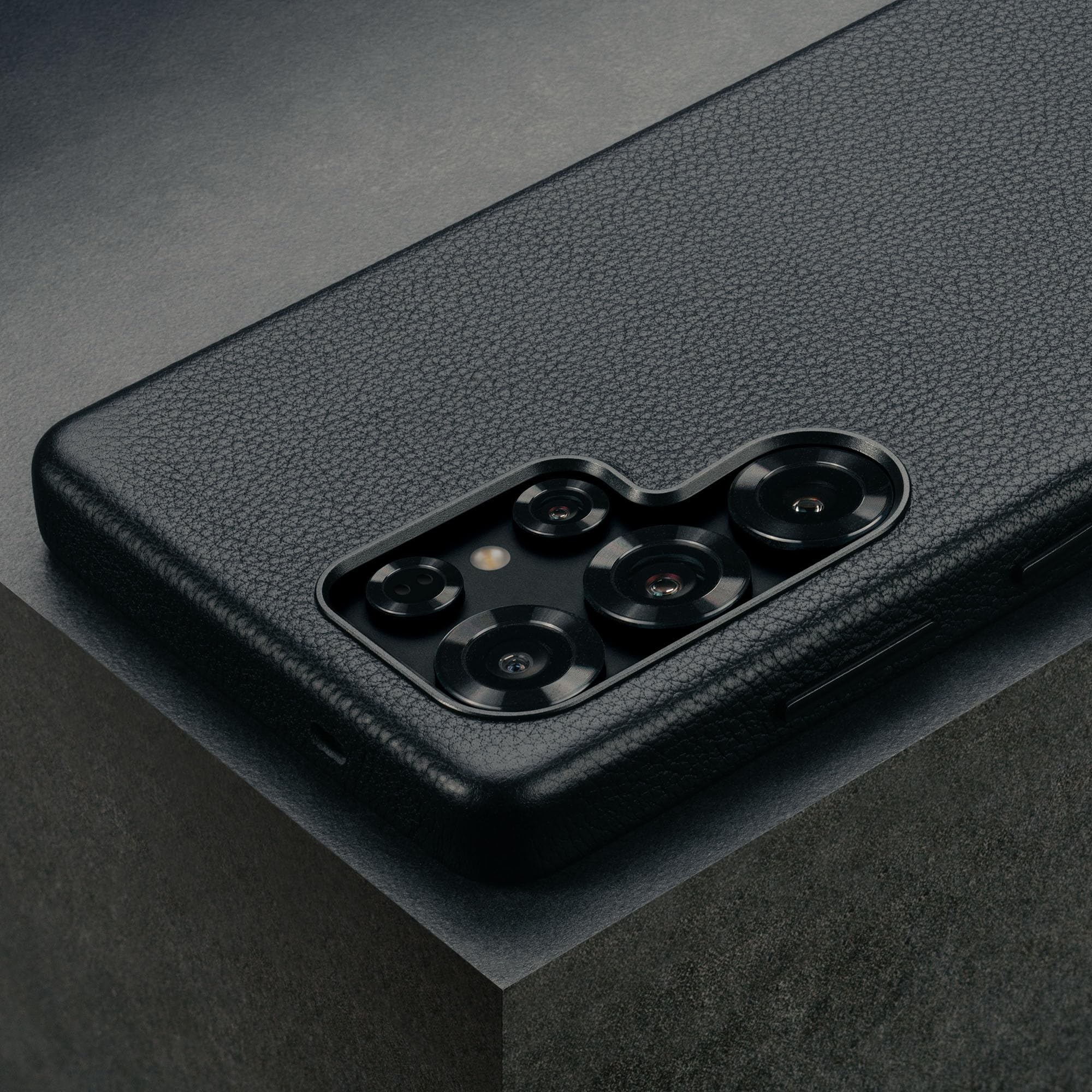 Etui TORRO kompatybilne z Samsung Galaxy S25 Ultra 5G 2025 – najwyższej jakości skóra kompatybilna z ładowaniem Qi2 / MagSafe, smukłe etui typu zderzak w kolorze (Czarnym)