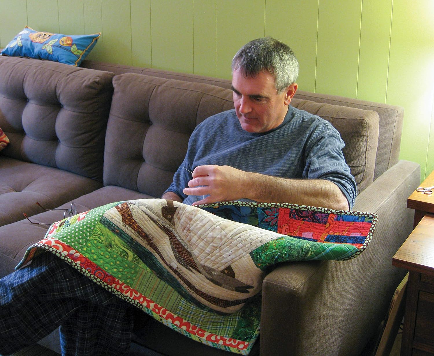 Hand Sewing: A Journey to Unplug, Slow Down & Learn Something Old; Hand Piecing, Quilting, Appliqué & English Paper Piecing in One Gorgeous Quilt