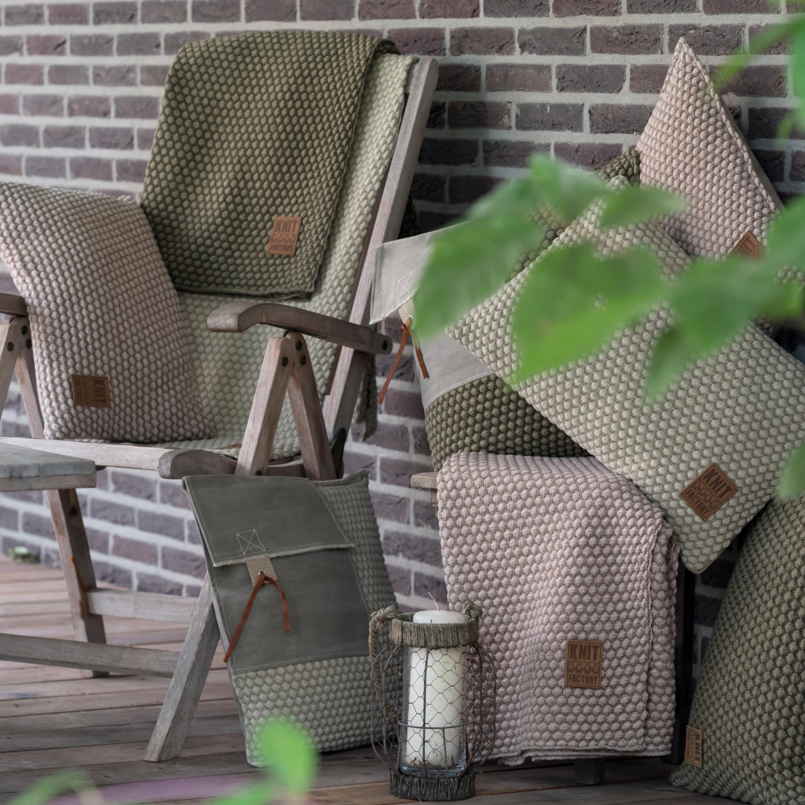 KNIT FACTORY - Juul Quadratisches Zierkissen - Marron/Beige - 50x50 cm