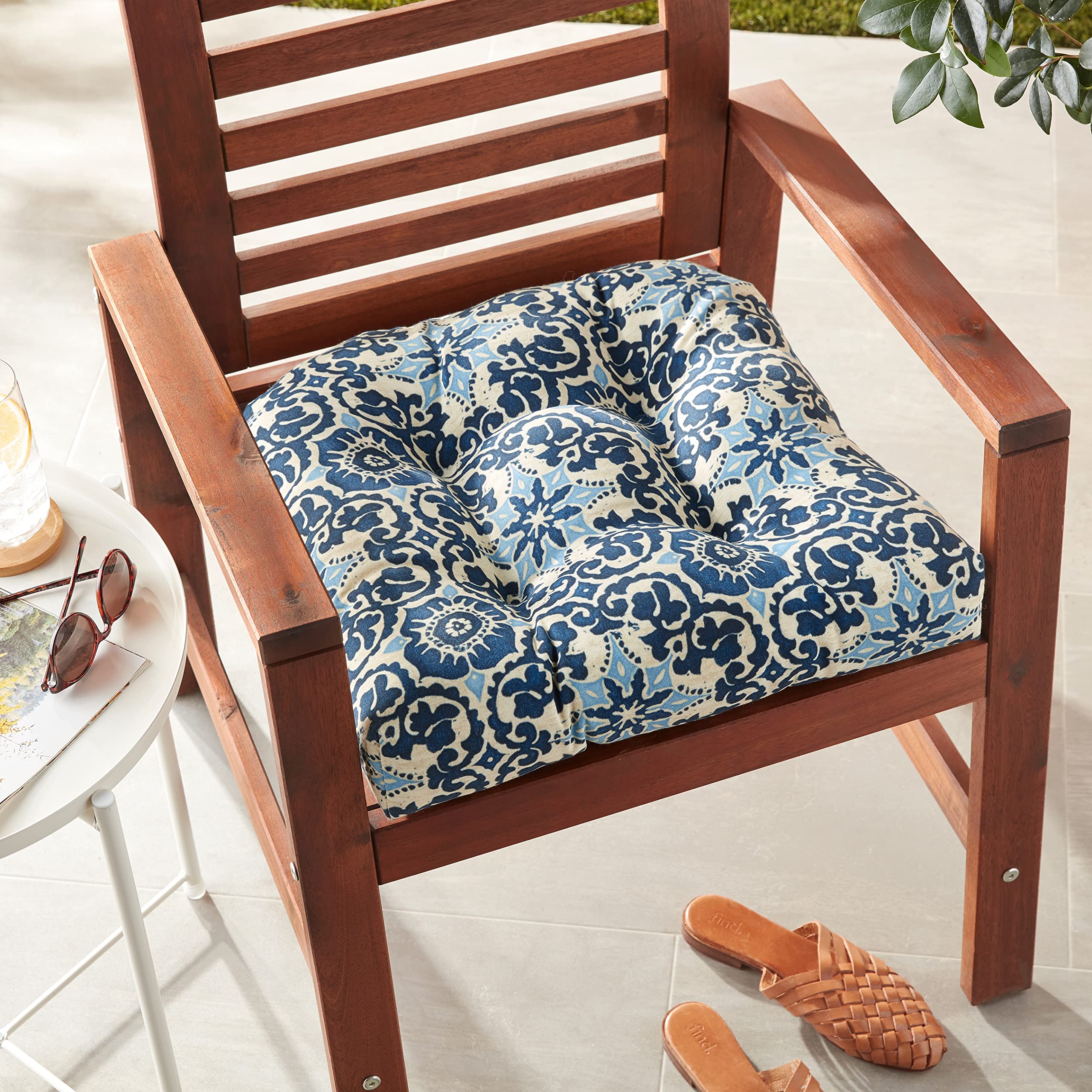 Pillow Perfect Outdoor/Indoor Woodblock Prism Tufted Seat Cushions (Round Back), 2 Count (Pack of 1), Blue