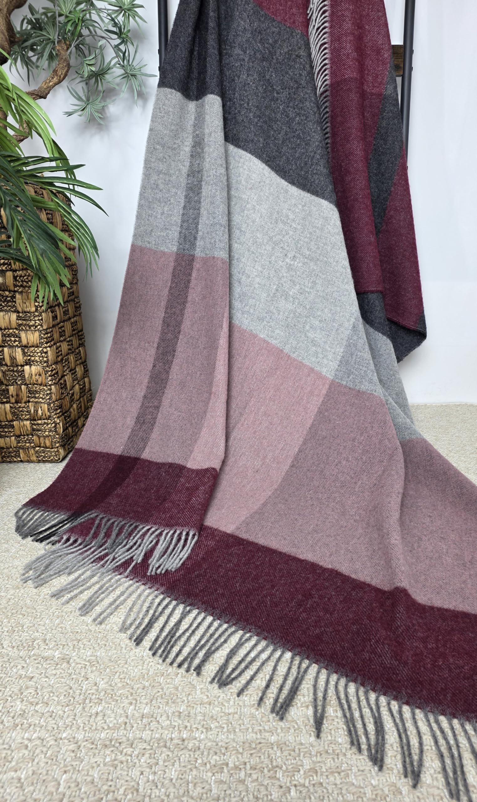 Wolldecke 100% Schurwolle Wohndecke in versch. Farben Tagesdecke Schurwolldecke Plaid 140 x 200 cm Tirol (Dunkelrot-Altrosa-Grau(F))