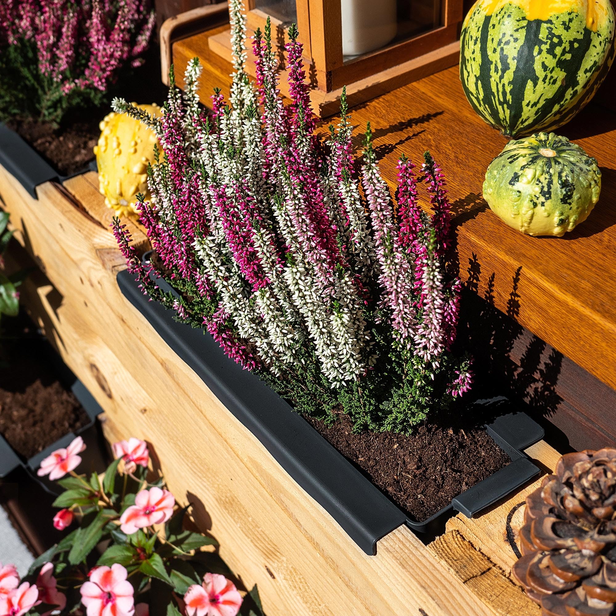 KADAX Set de 12 jardineras para paletas con sistema de suspensión, 37x9 cm Negro, para plantar y decorar como macetero de balcón, maceta para paleta europea, inserto de maceta y maceta decorativa en