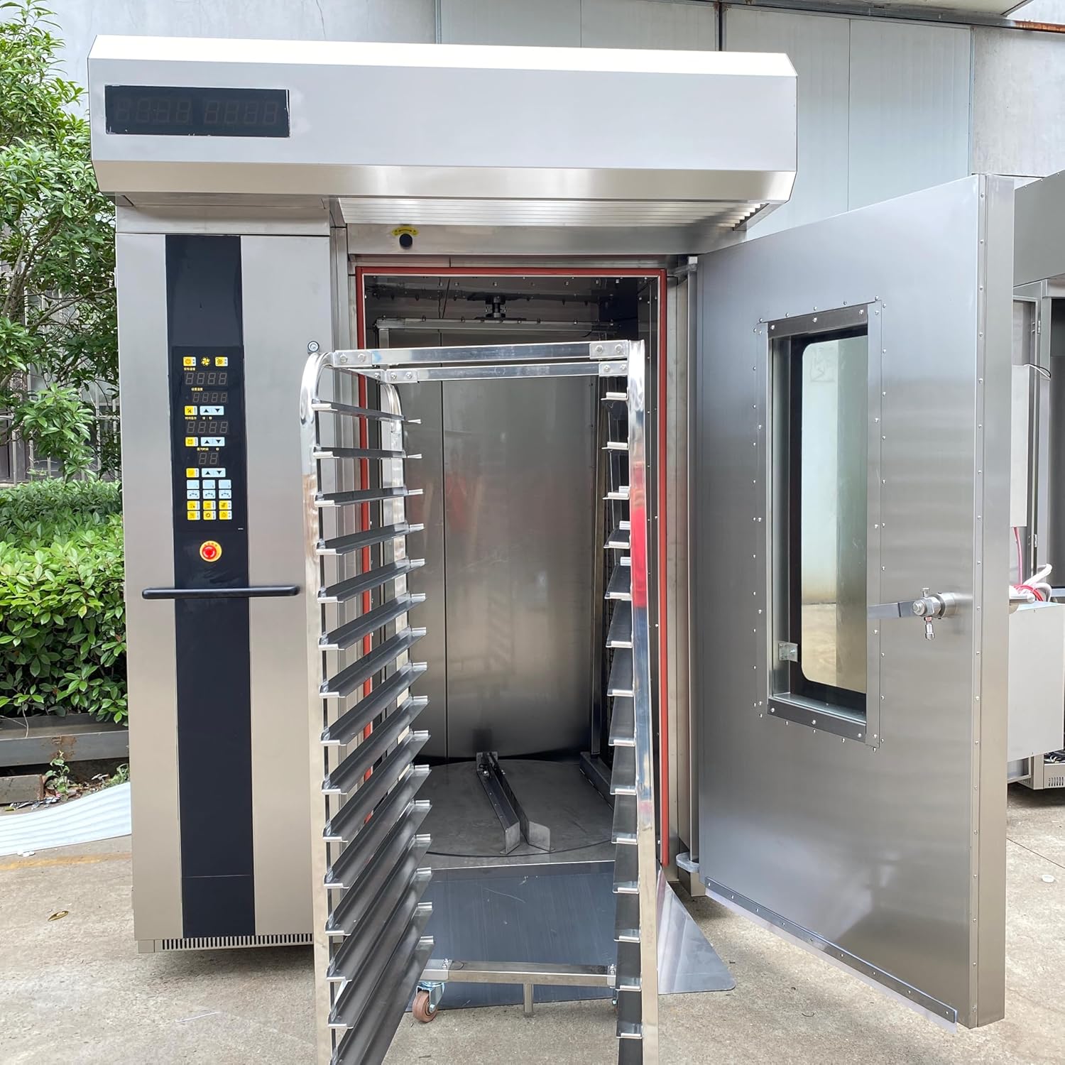 Commercial Grade Convection Oven Offering Even Heat Flow, Adjustable Controls, Practical Interior Space for Commercial Baking, Roasting and Food Preparation