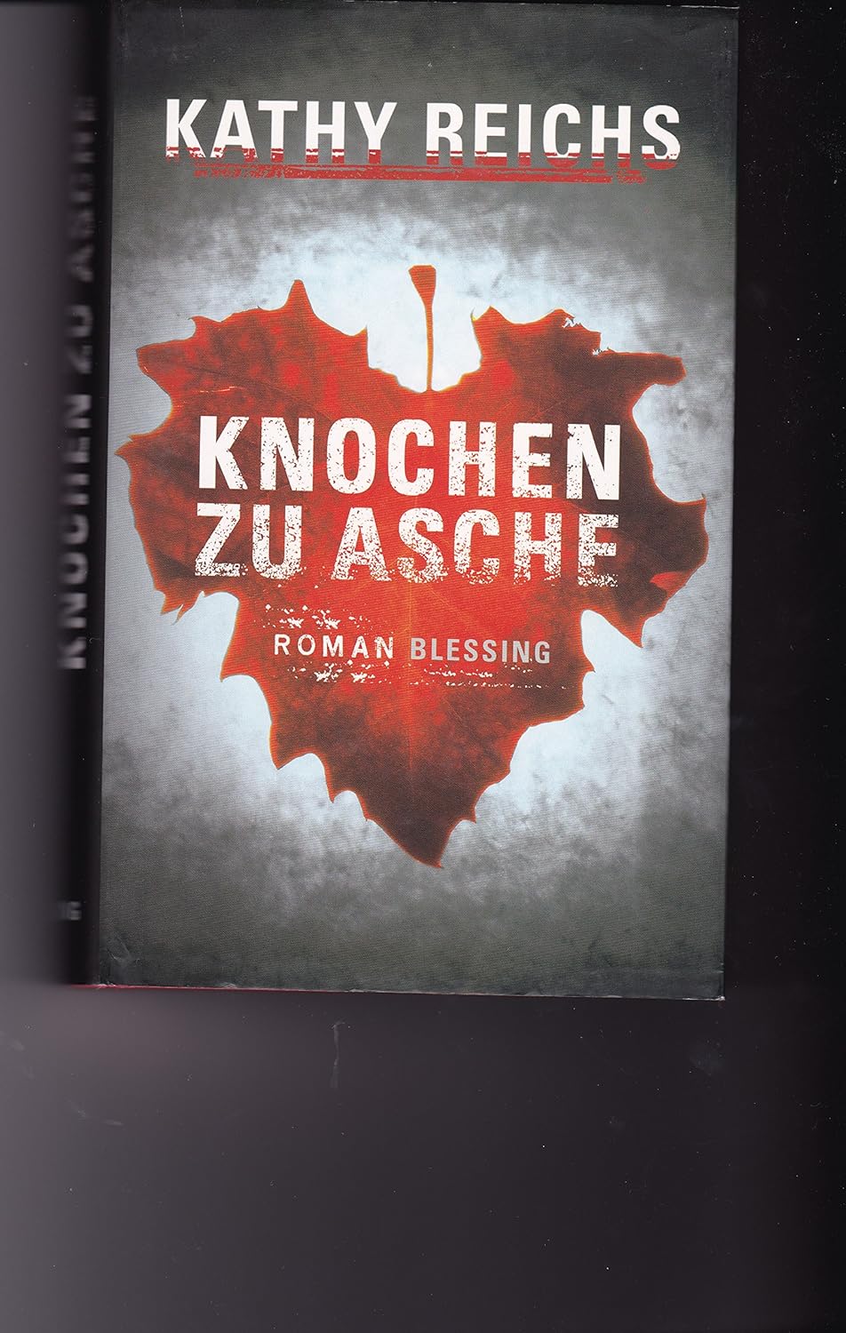 Knochen zu Asche Roman Kathy Reichs, Klaus Berr Amazon.de Bücher