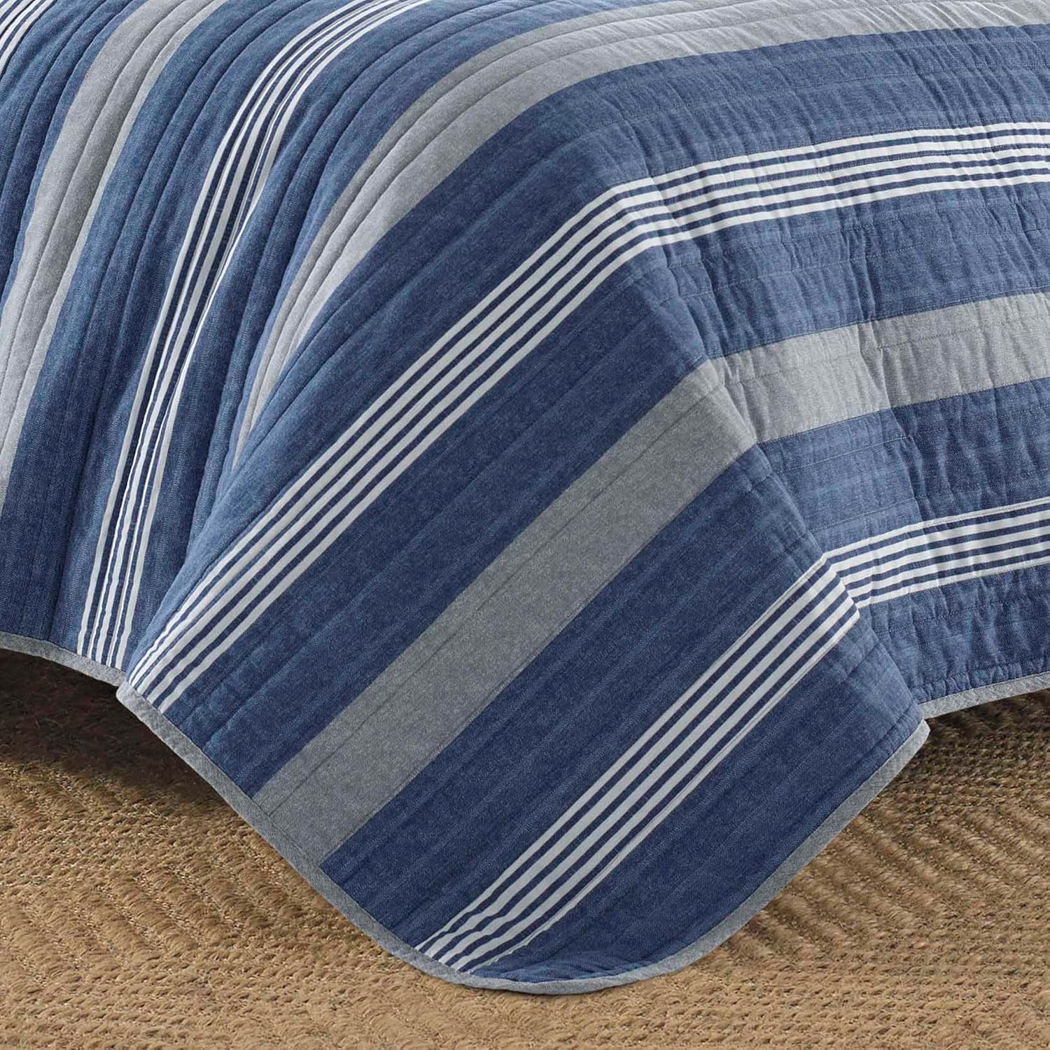 Twin Blue Cotton Reversible Quilt Set with Shams