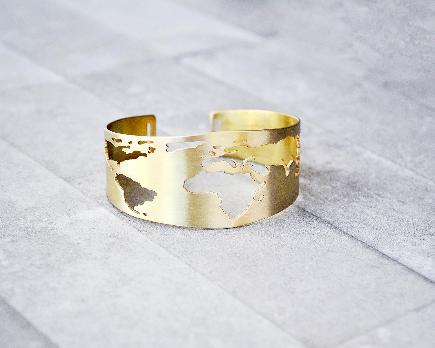 World Map Bracelet, Travel Bracelet, Cuff Bracelet, Globe Bracelet, Traveler Gift