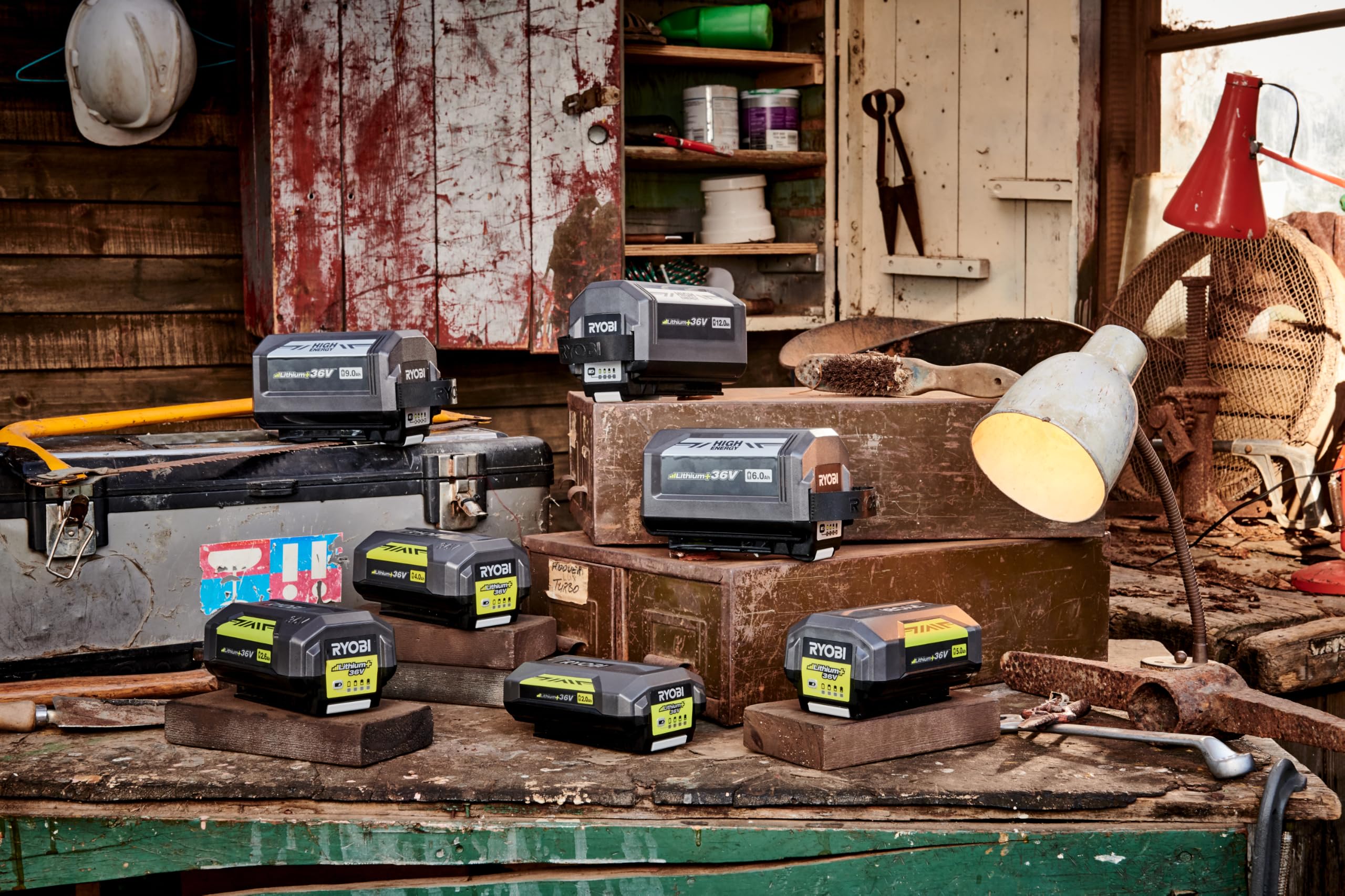 RYOBI Chargeur Rapide 36V Max Power RY36C10A – Chargeur Lithium+ Intelligent, Compatible Toutes Batteries 36V, Recharge Optimisée pour Tondeuse, Souffleur, Tronçonneuse et Outils de Jardin