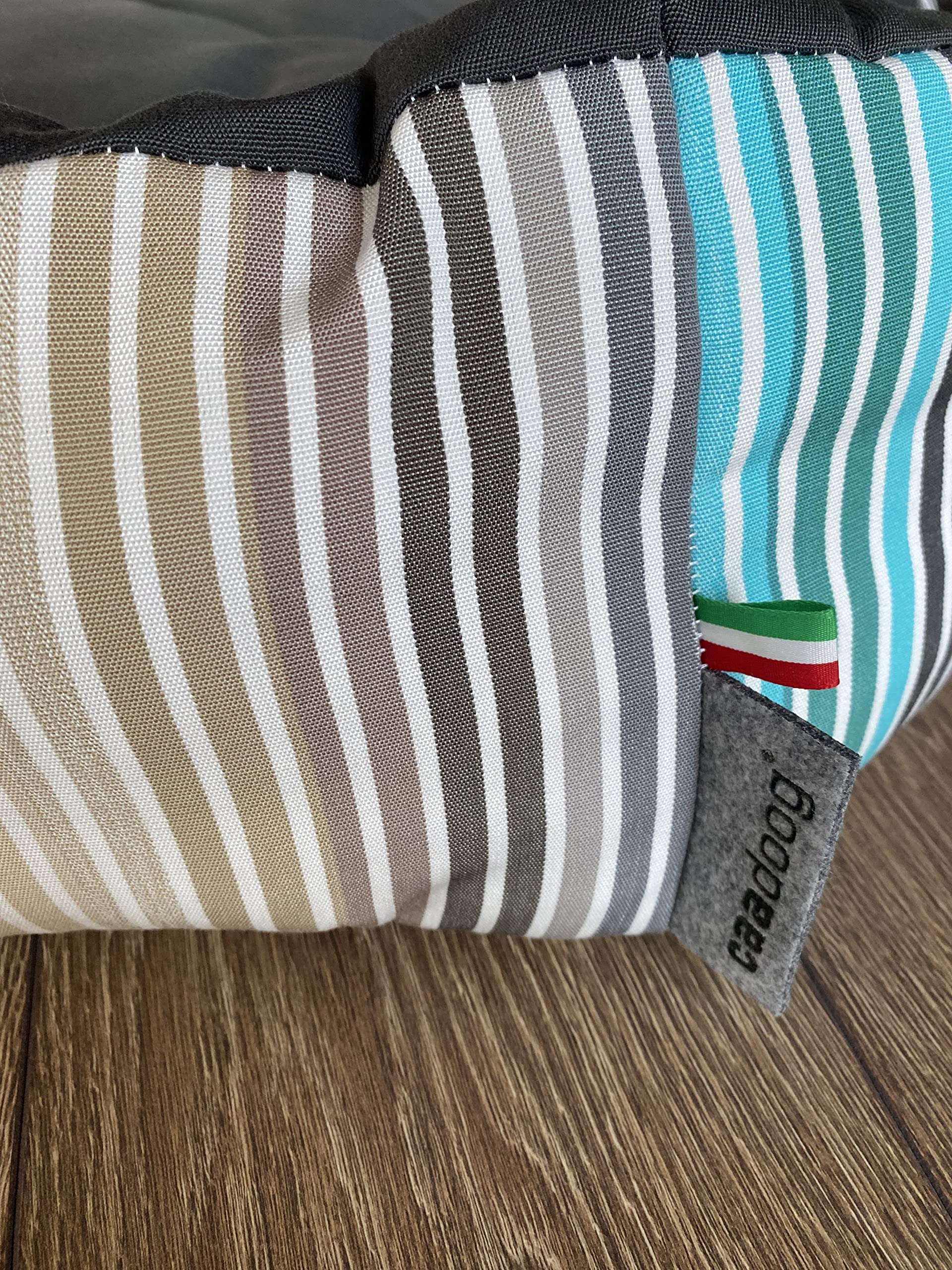 Cuccia per Cani Made in Italy Cuscino Morbido e Avvolgente (90 cm x 70 cm, Rigato Azzurro)