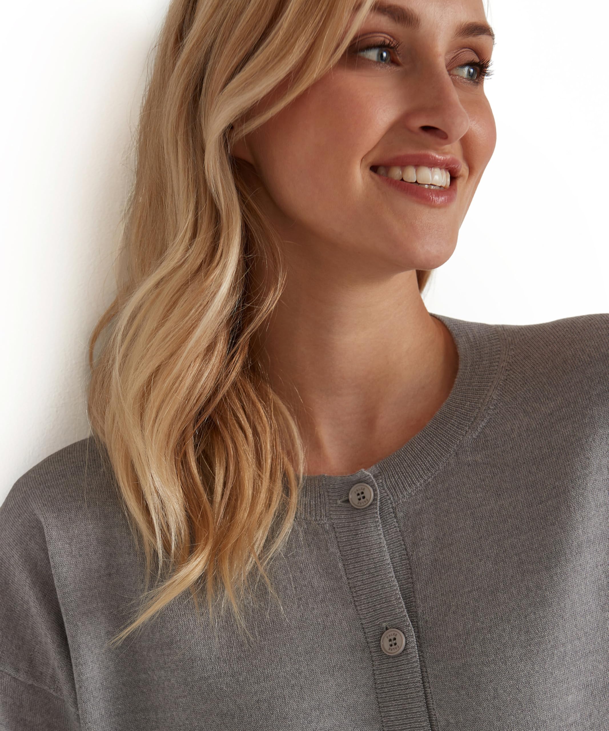 FALKE Mujer Basic New Merino Cardigan suéter cárdigan clásico Suave Elegante para el Trabajo y el Tiempo Libre Transpirable regulación climática antiolor Lana 1 Pieza
