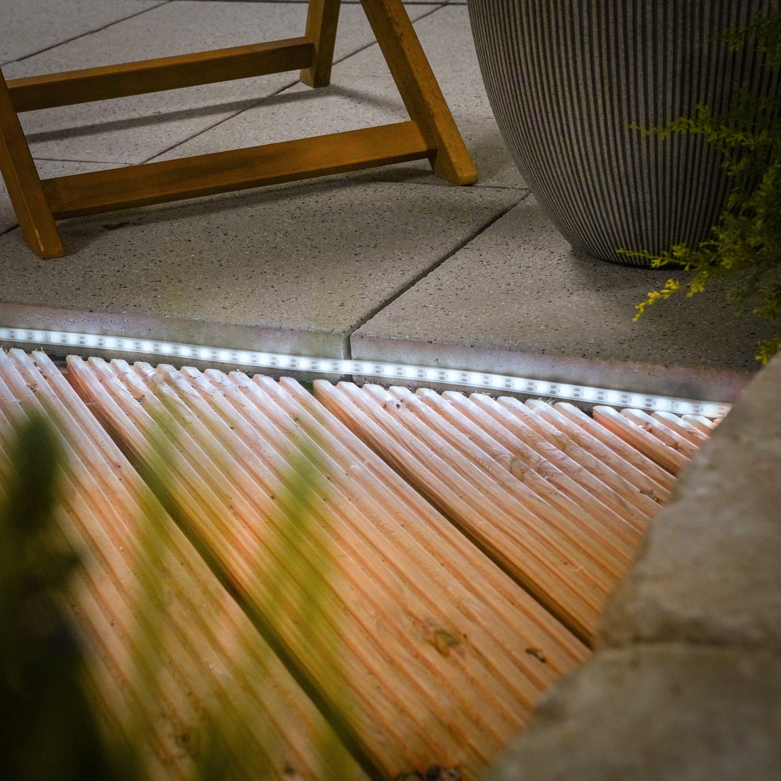 Esotec Solar LED Streifen Stripes, 5m, 300 LEDs, kaltweiß, Akku, Solarmodul, Erdspieß, Einbau Lichtschlauch, auf Rolle, Treppenstufen Licht, 6000K, IP54, außen, wetterfest, 102711