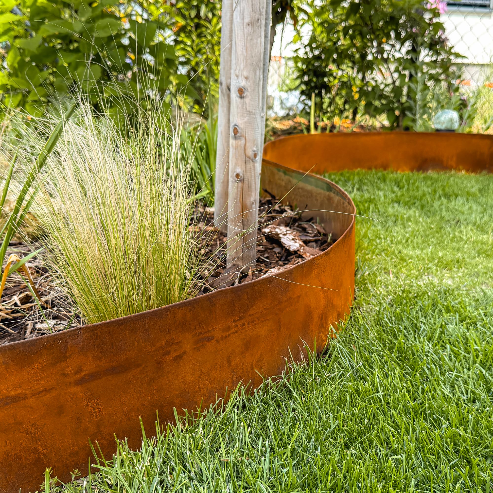UNIGARDIA Bordura Acero Corten 10 m - Borduras Jardin Metálica de 14 cm de Altura - Fácil de Instalar - Separador Jardin Exterior con Pátina de Oxido, Incluye 1 Par de Guantes