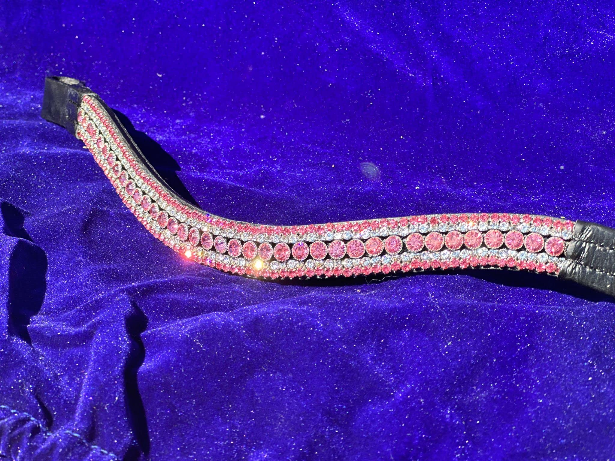Frontalino a 5 file di strass a forma di curva rosa (integrale, pelle nera)