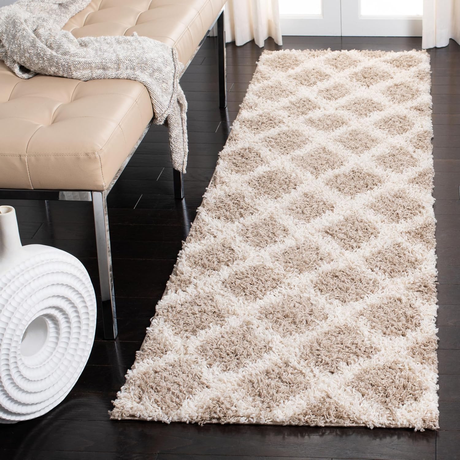 SAFAVIEH Dallas Shag Collection Runner Rug – 2’3″ x 8′, Beige & Ivory, Trellis Design, Non-Shedding & Easy Care, 1.5-inch Thick Ideal for High Traffic Areas in Living Room, Bedroom (SGD258D)