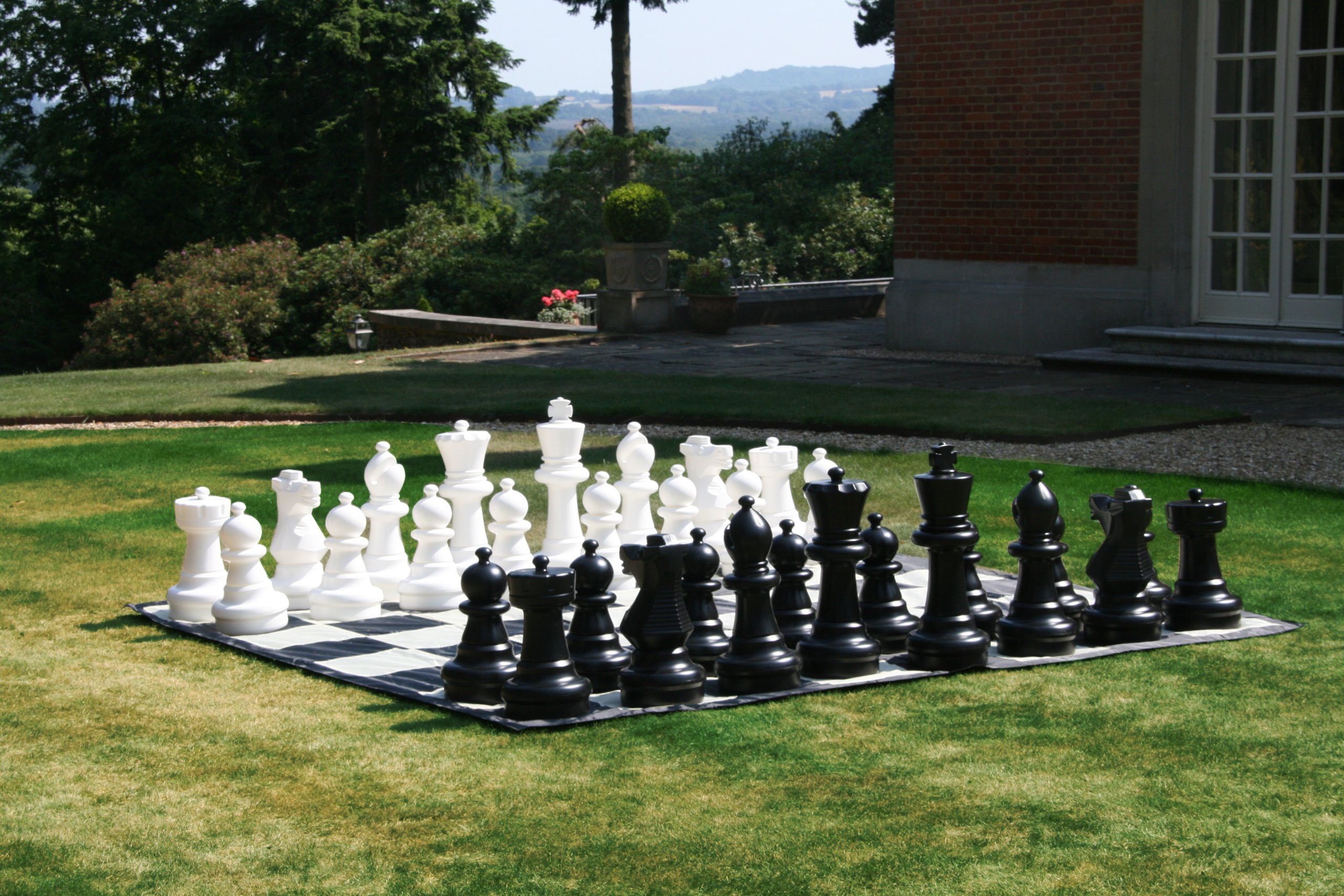 Uber Games Tappetino gigante in nylon per scacchi, versatile, resistente e veloce da montare, perfetto per giardini, feste, eventi e scacchi giganti, fori angolari per fissaggio all'aperto.