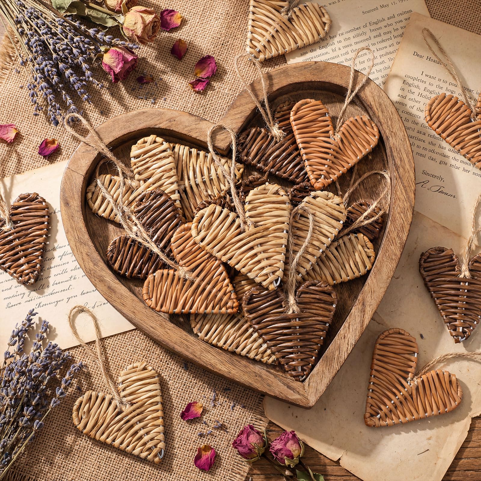 Décorations en coeur en rotin Vercraft pour une ambiance de mariage bohème réussie