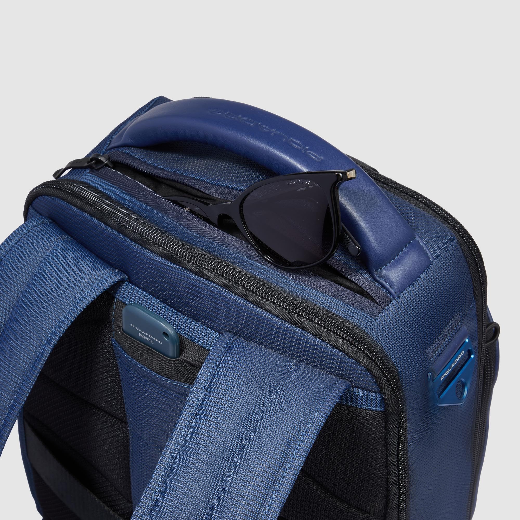 PIQUADRO Zaino da viaggio porta pc 14" | Aggancio per Trolley, Spallacci imbottiti, Vani organizzati, Sostenibile, Ufficio, Uso quotidiano