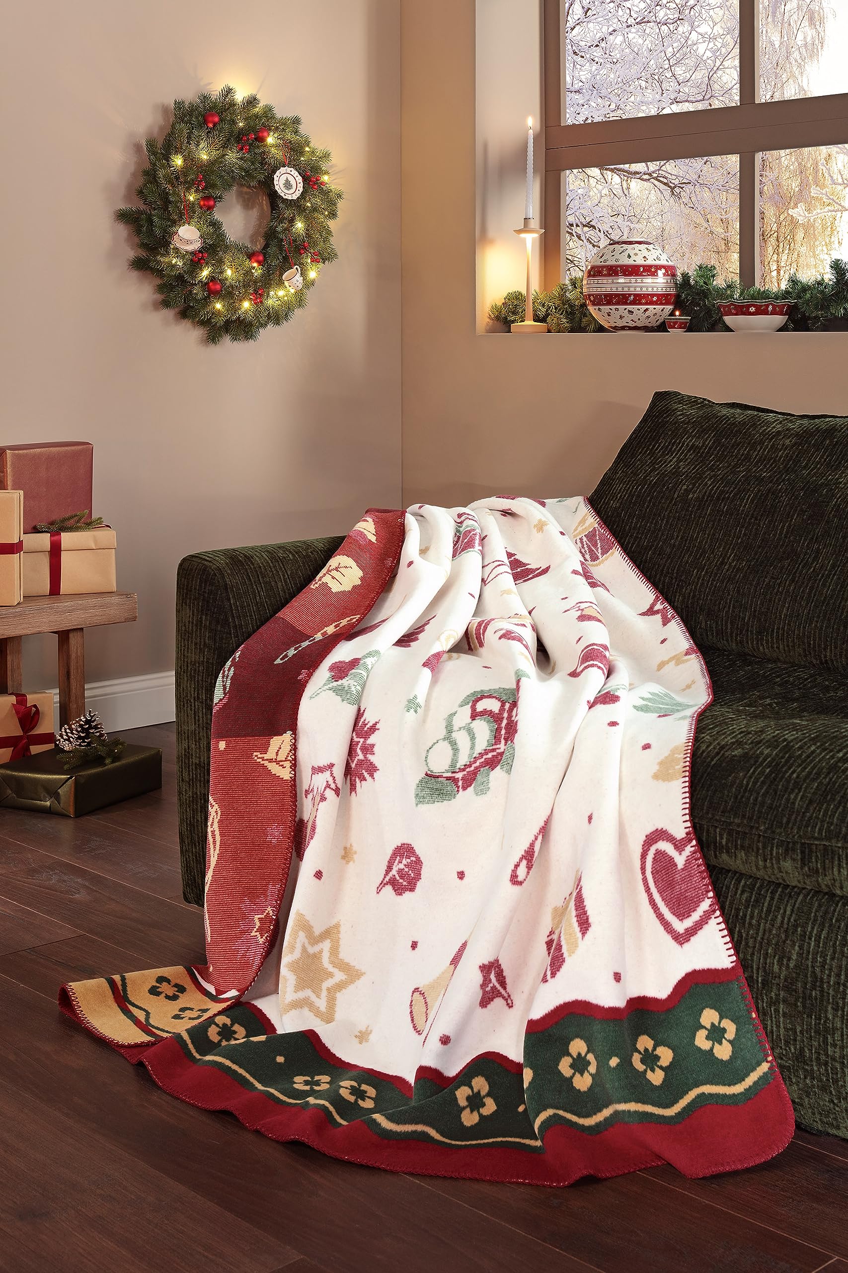 Villeroy & Boch Wohndecken Toy's Delight Rot 150x200 cm | Sofa-Decke aus Baumwollmischgewebe, Made in Germany, Wohndecke mit bunten Weihnachtsmotiven, OEKO-TEX Made in Green