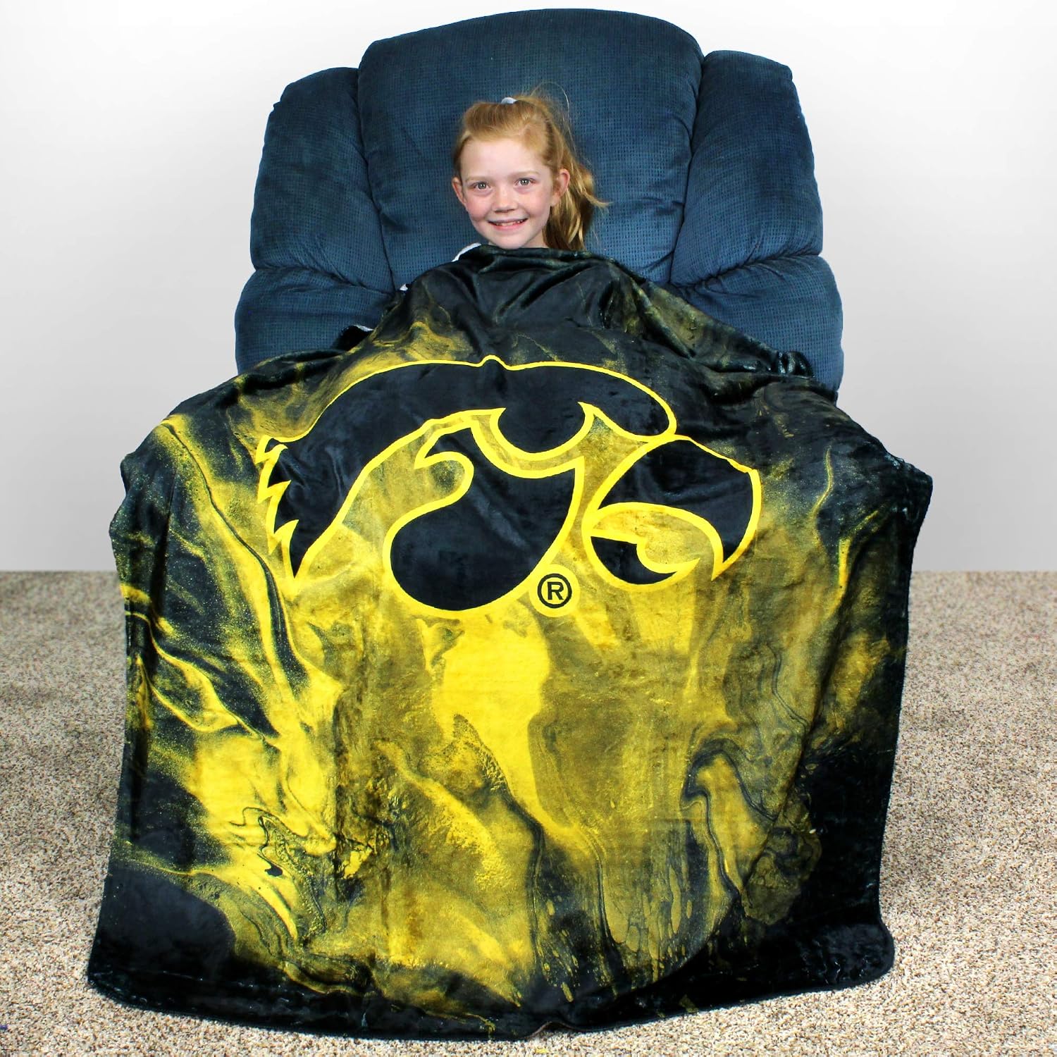 College Covers Everything Comfy Iowa Hawkeyes Color Swept Soft Throw Blanket, 42" x 60"