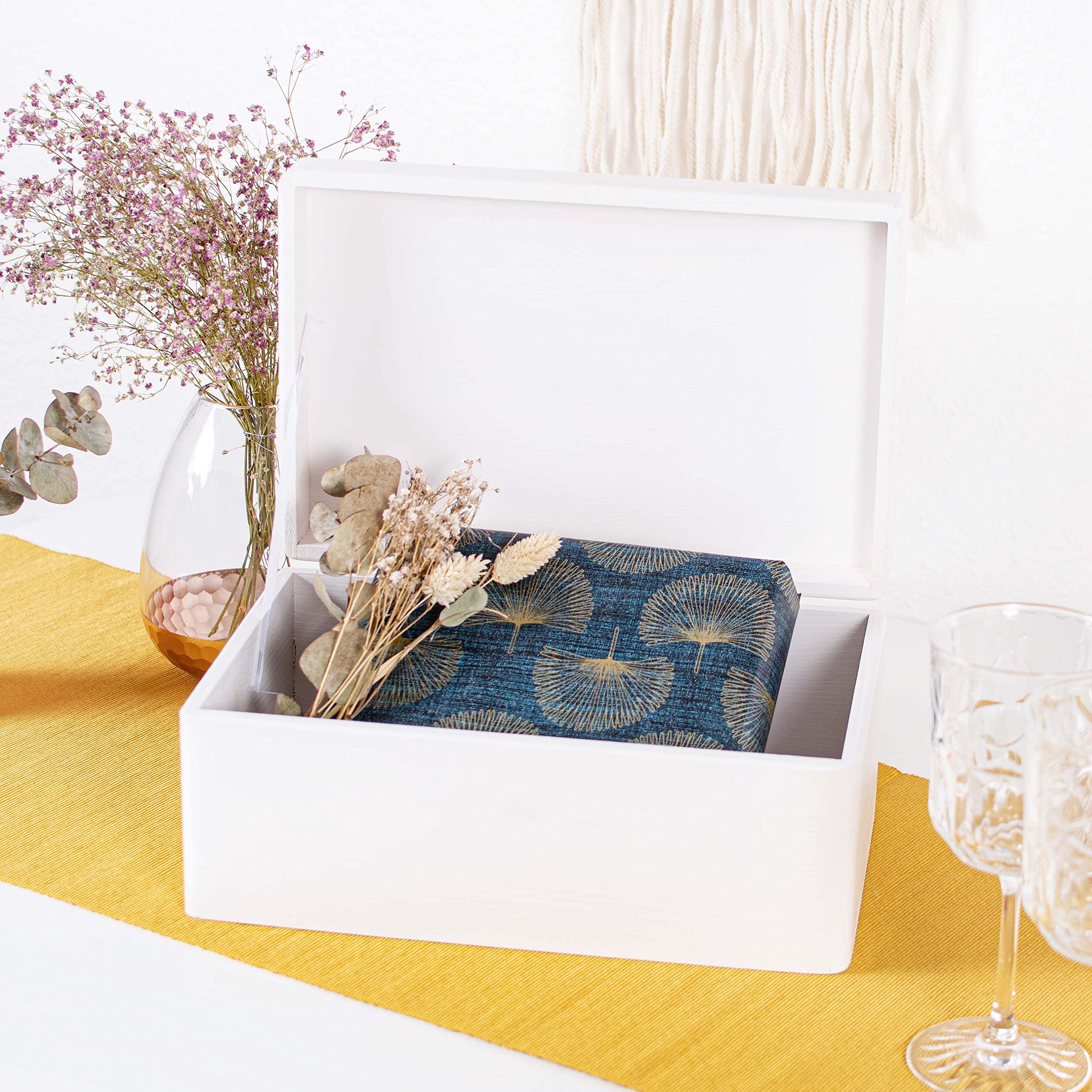 LAUBLUST Boîte à souvenirs de mariage personnalisée | Caisse en bois de rangement avec couvercle gravé - Moitiés | Cadeau pour les mariés - FSC® (Blanc sans fermeture, env. 30 x 20 x 14 cm | M)