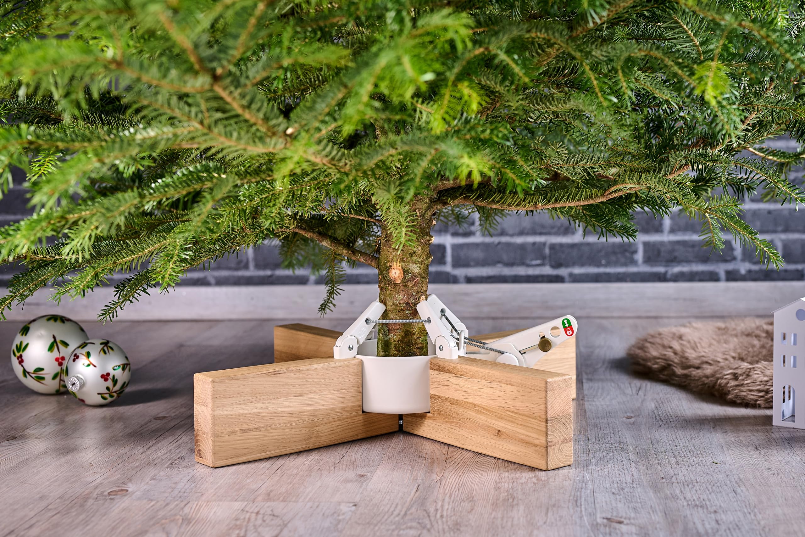 KRINNER Design Weihnachtsbaum Christbaumständer Kopenhagen Eiche/weiß inkl. Fußpedal-und Einseiltechnik für Baumhöhe bis 2,5m 95021