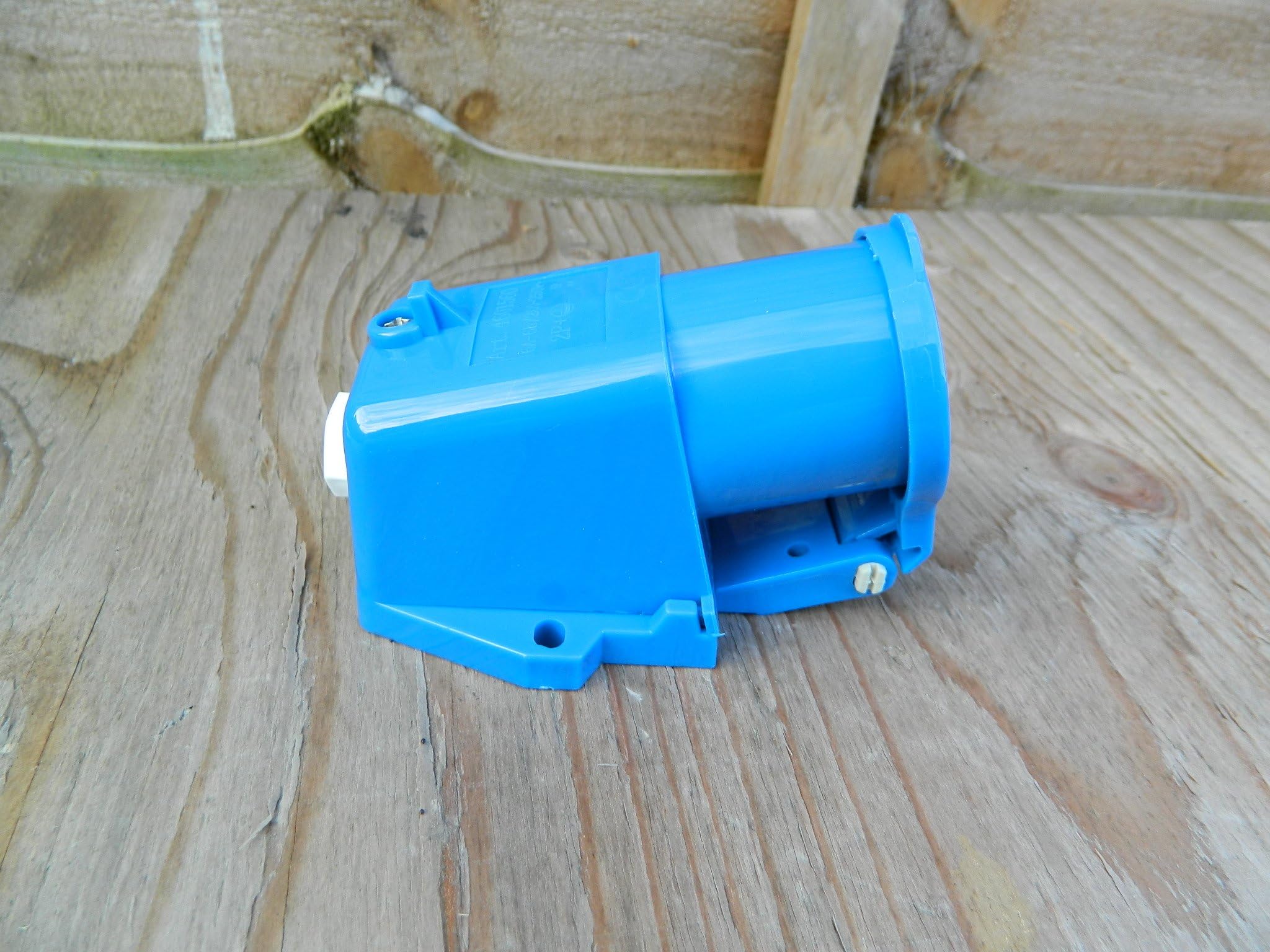 EXTERNAL MAINS SURFACE INLET 16A