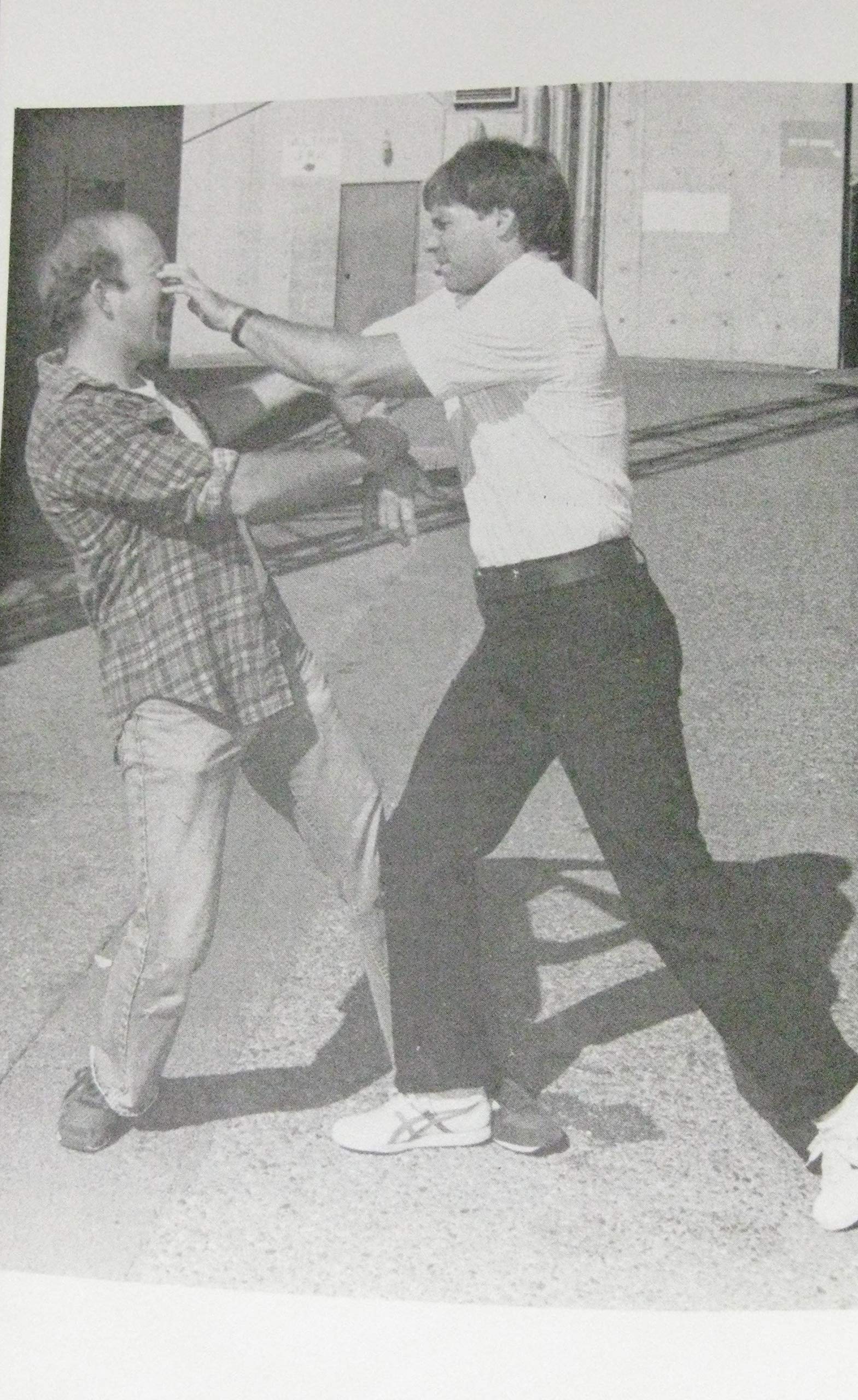 スポーツ・イラストレーション 大型本 徳間書店 (1988/9/1) Amazon.com: 1987 Tao Kune Do The Art Of Scientific Street