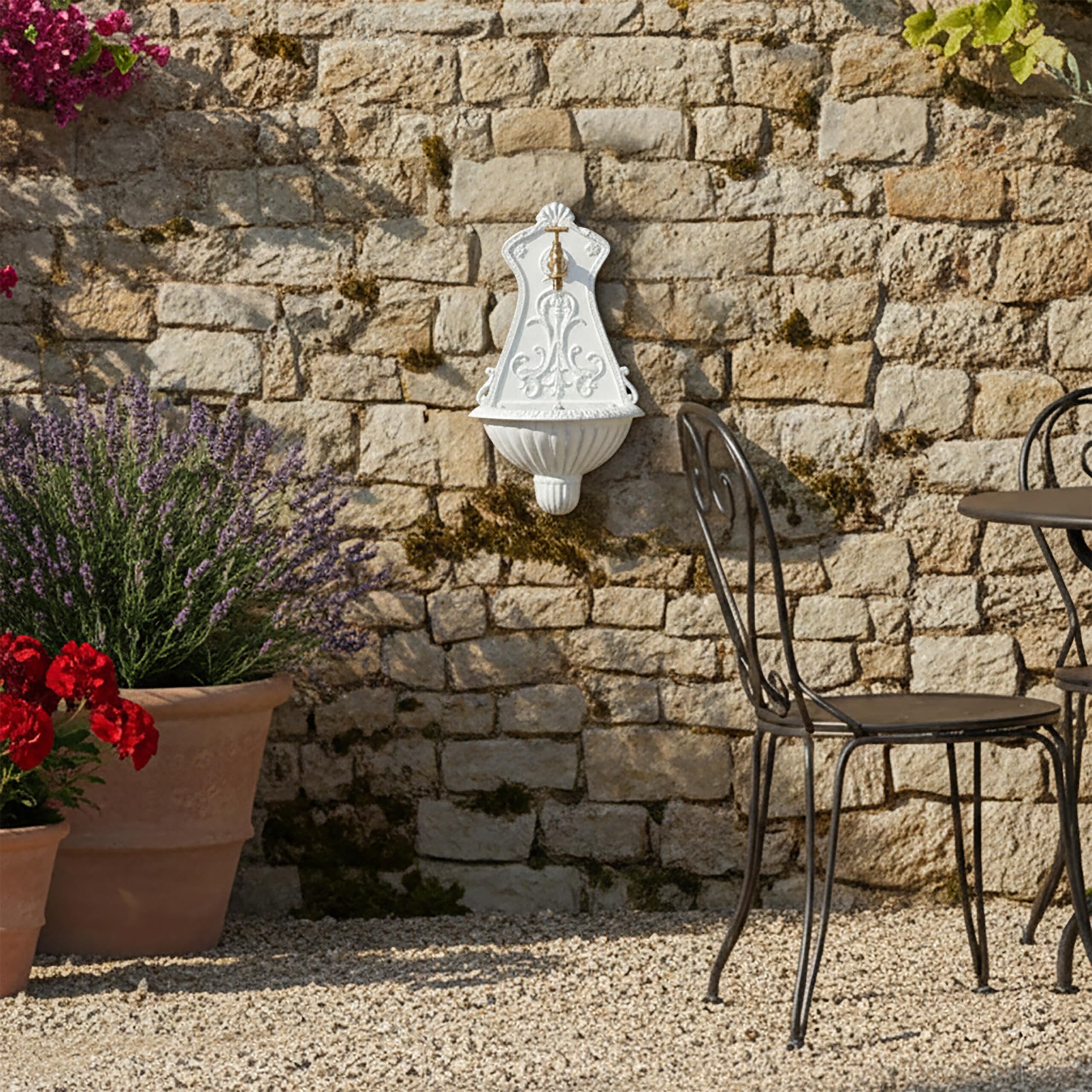Relaxdays Fontaine extérieure de Jardin, Robinet, Design nostalgique, H x L x P : 42 x 24,5 x 11,5 cm, Blanche