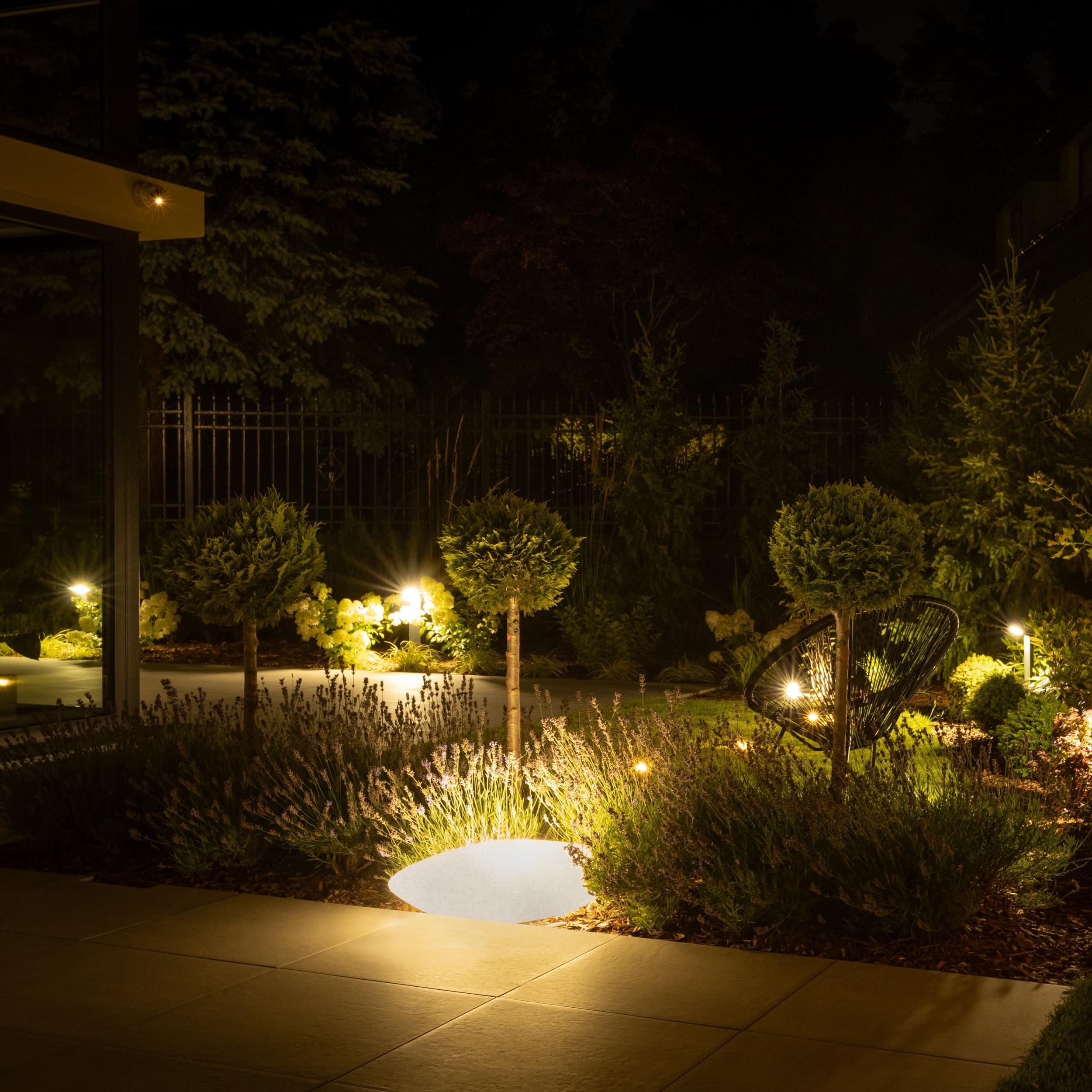 GTV – Außenleuchte MARMO STONE Ø60 cm, Gartenkugel mit 2x E27-Fassung, 2,5 m Kabel, Steinoptik, wetterfeste Gartenlampe aus Polycarbonat, Leuchtkugel für Rasen & Außenbereiche