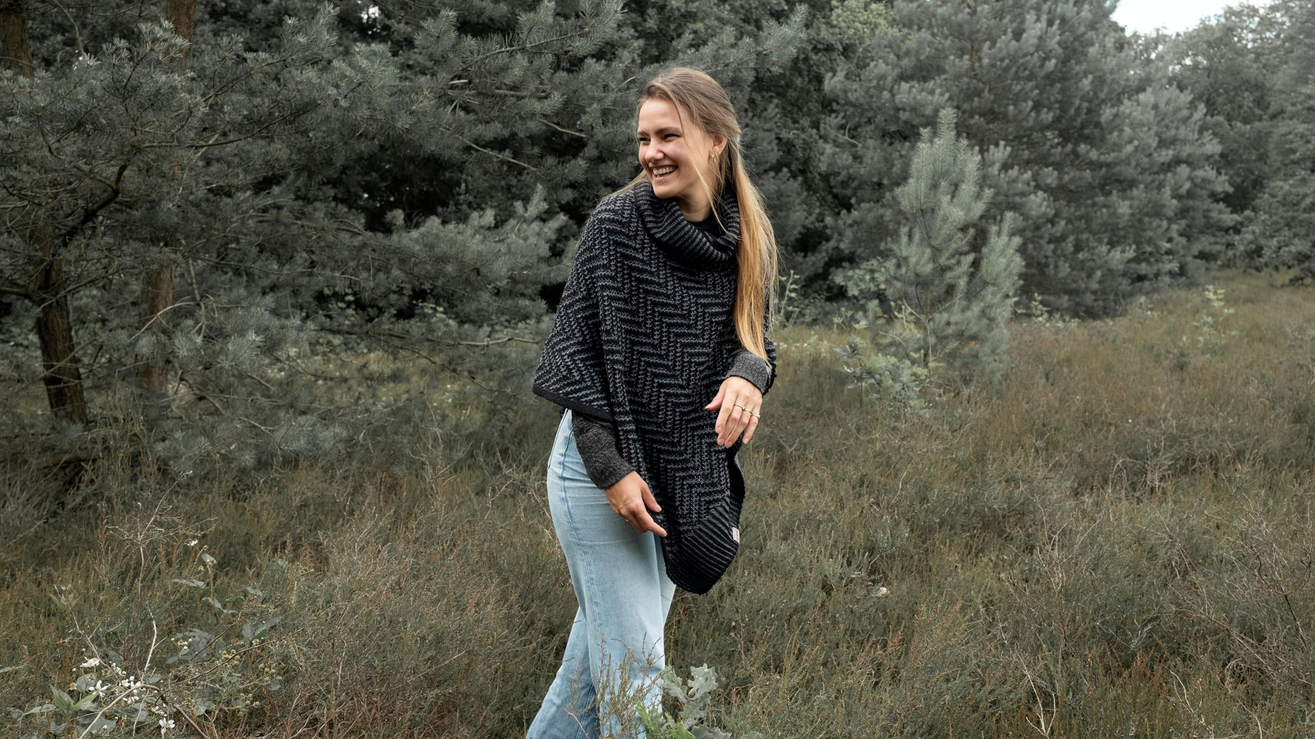 Knit Factory - Amber Poncho Tricoté