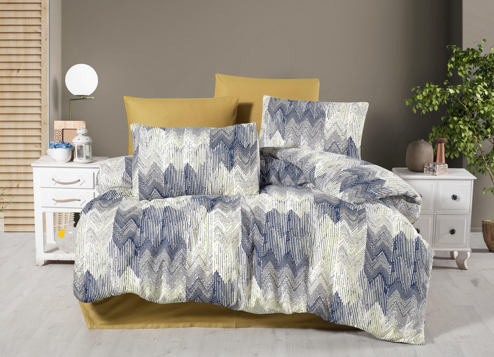 Nuit Des Rêves Double Quilt Cover Set (200 x 200 cm), Mustard & Dark Blue, 50% Cotton/50% Polyester, 2 Pillowcases (80 x 80 cm), Button & Envelope Closure, 127 TC, Machine Washable
