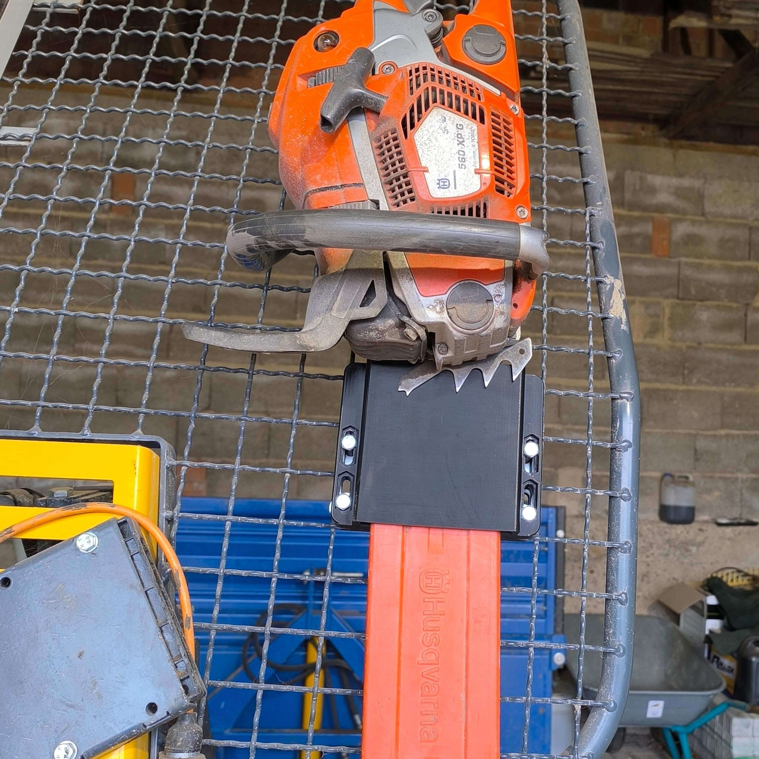 Motorsägen Halter für Seilwinde / Anhänger, Motorsägenhalter, Kettensägenhalter