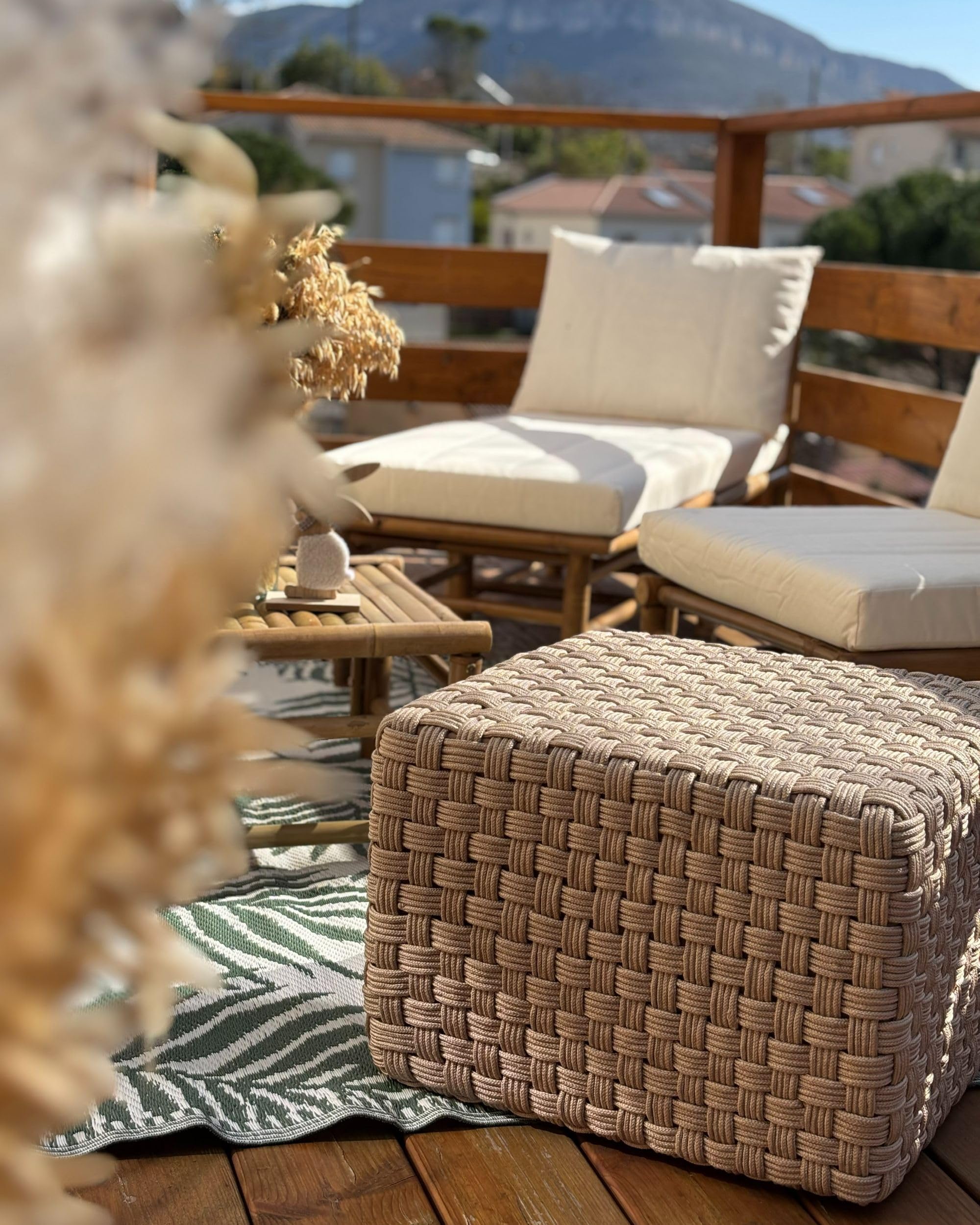 Beliani Pouf d'Extérieur Tissé à la Main Ottoman de Jardin 50 x 50 cm Matière Synthétique Beige Clair Nalli