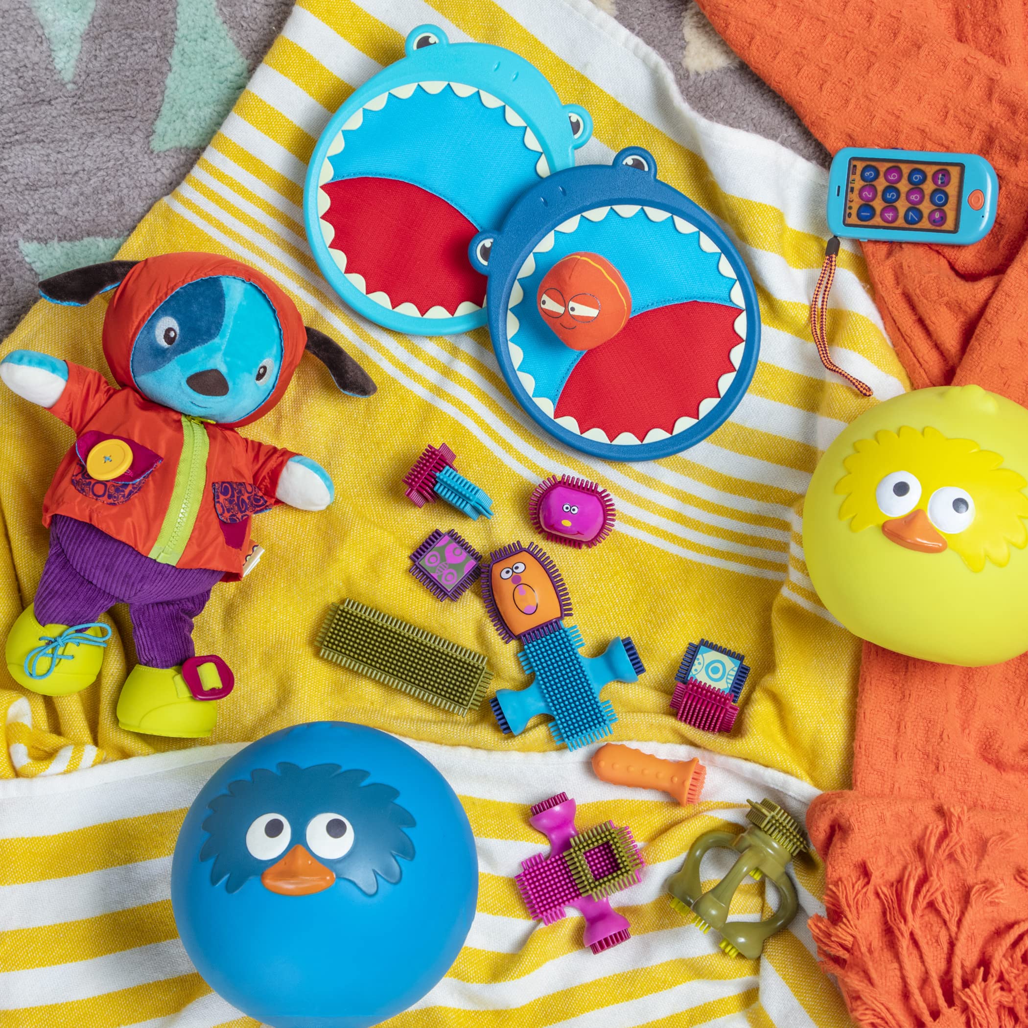 B. toys – Attrape-crustacés – Jeu d’Attrape et de Lancer pour Enfants – 2 Raquettes et Balle en Tissu – Jeu d’extérieur Actif – 3 Ans et +
