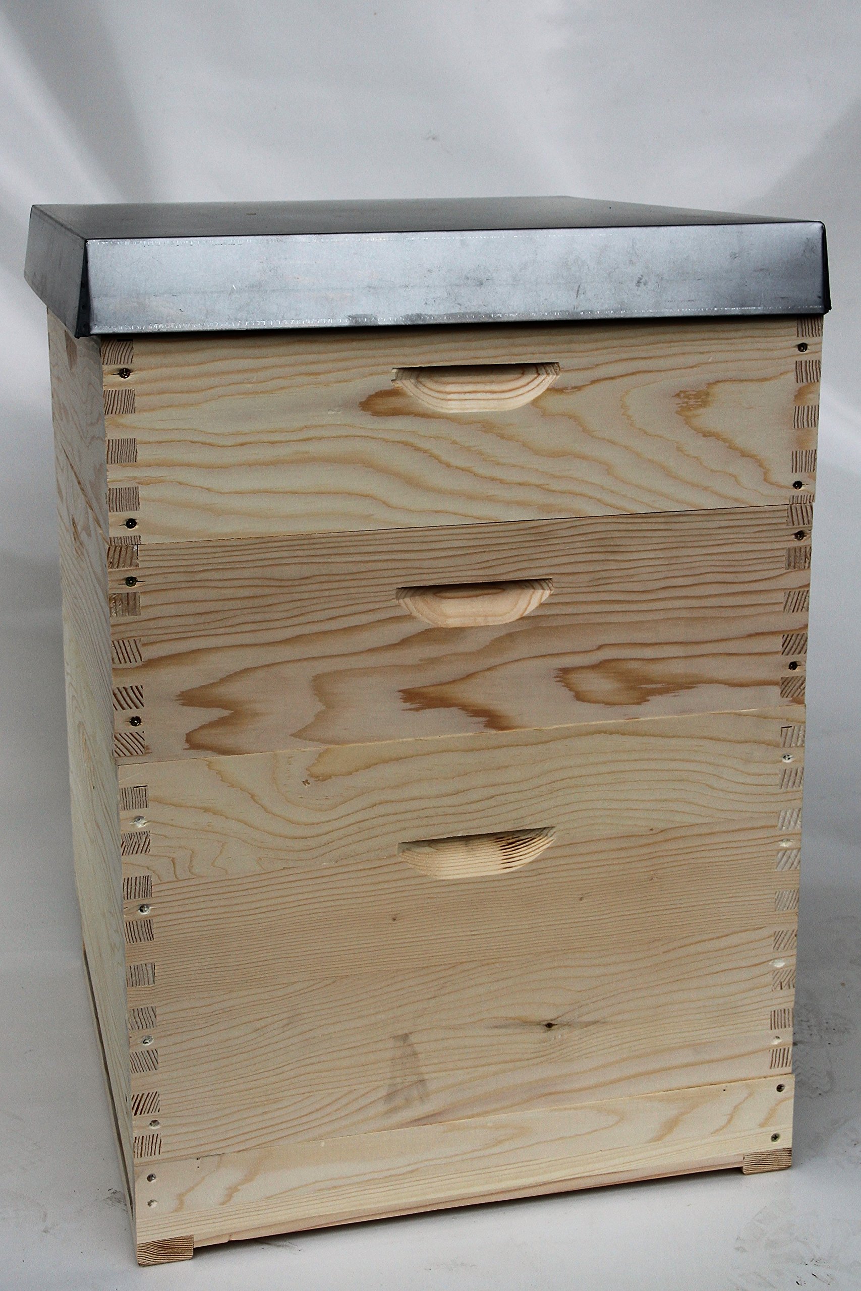Apisfarm Imkerei Dadant 12er Beute Bruder Adam | Weymouth-Kiefer 20mm | 1 Brutzarge + 2 Honigzargen | 36 Rähmchen Edelstahl | Varroaboden + Blechdeckel