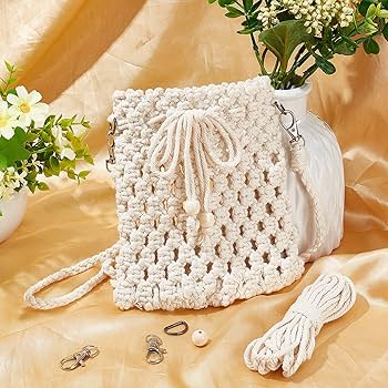 マクラメ編み リュック バッグ　フリンジ　生成り　ホワイト　白 マクラメ編み リュック バッグ フリンジ 生成り ホワイト 白