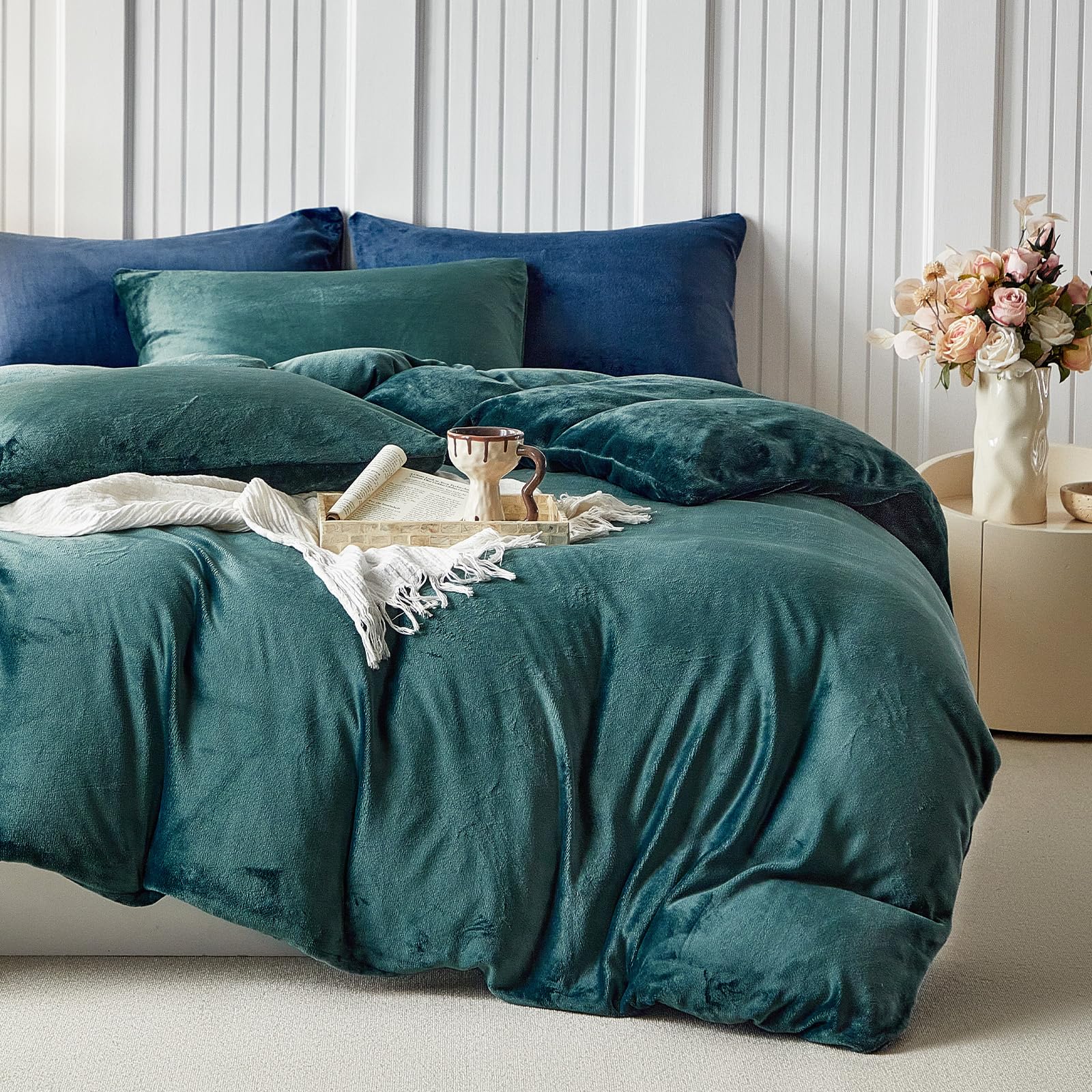WARMDERN Peacock Blue Milk Velvet Duvet Cover Set King Size,90" x 90"