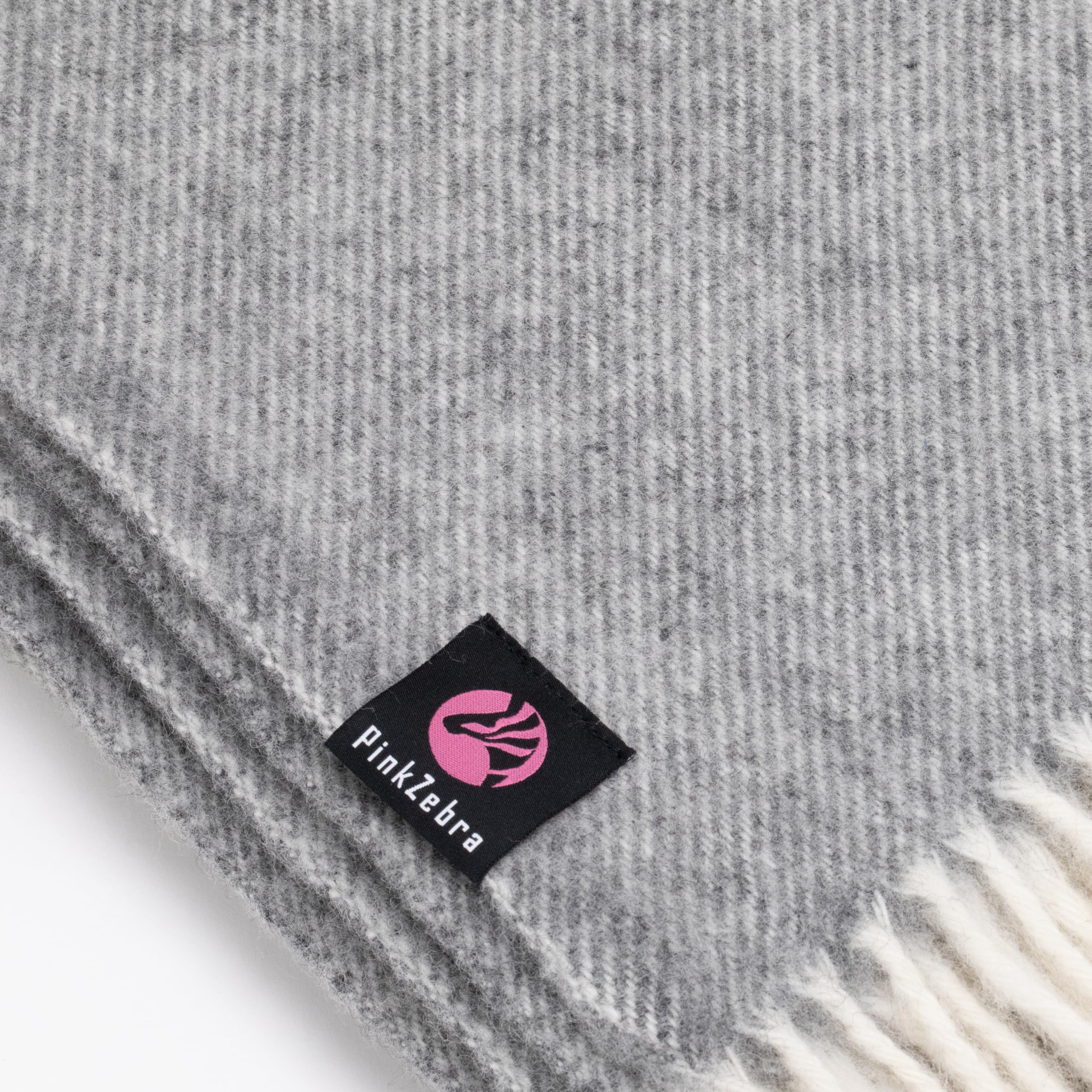 PinkZebra Caldissima coperta di lana spessa 400 g/m² in 100% pura lana merino naturale della Nuova Zelanda, coperta coccolosa, copriletto 160 x 200 cm, da soggiorno, da divano, con frange, grigio