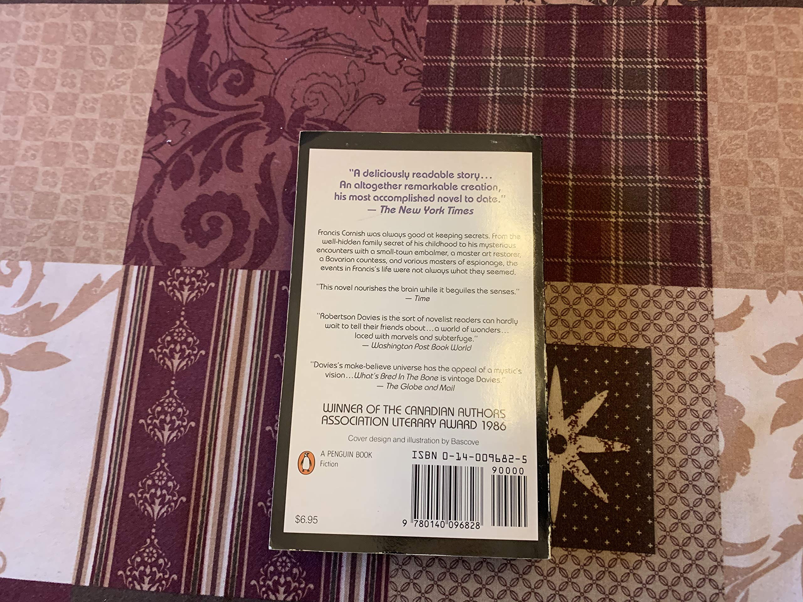 Whats Bred In the Bone [Paperback] Robertson Davies - PT01