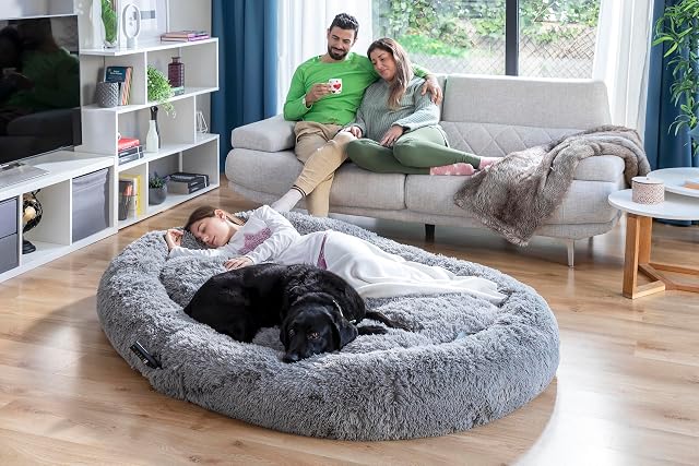 Foto 2 de 8 de InnovaGoods® Cama XXL para Personas y Mascotas, Sofá Relajante compartido para Perro y Humanos