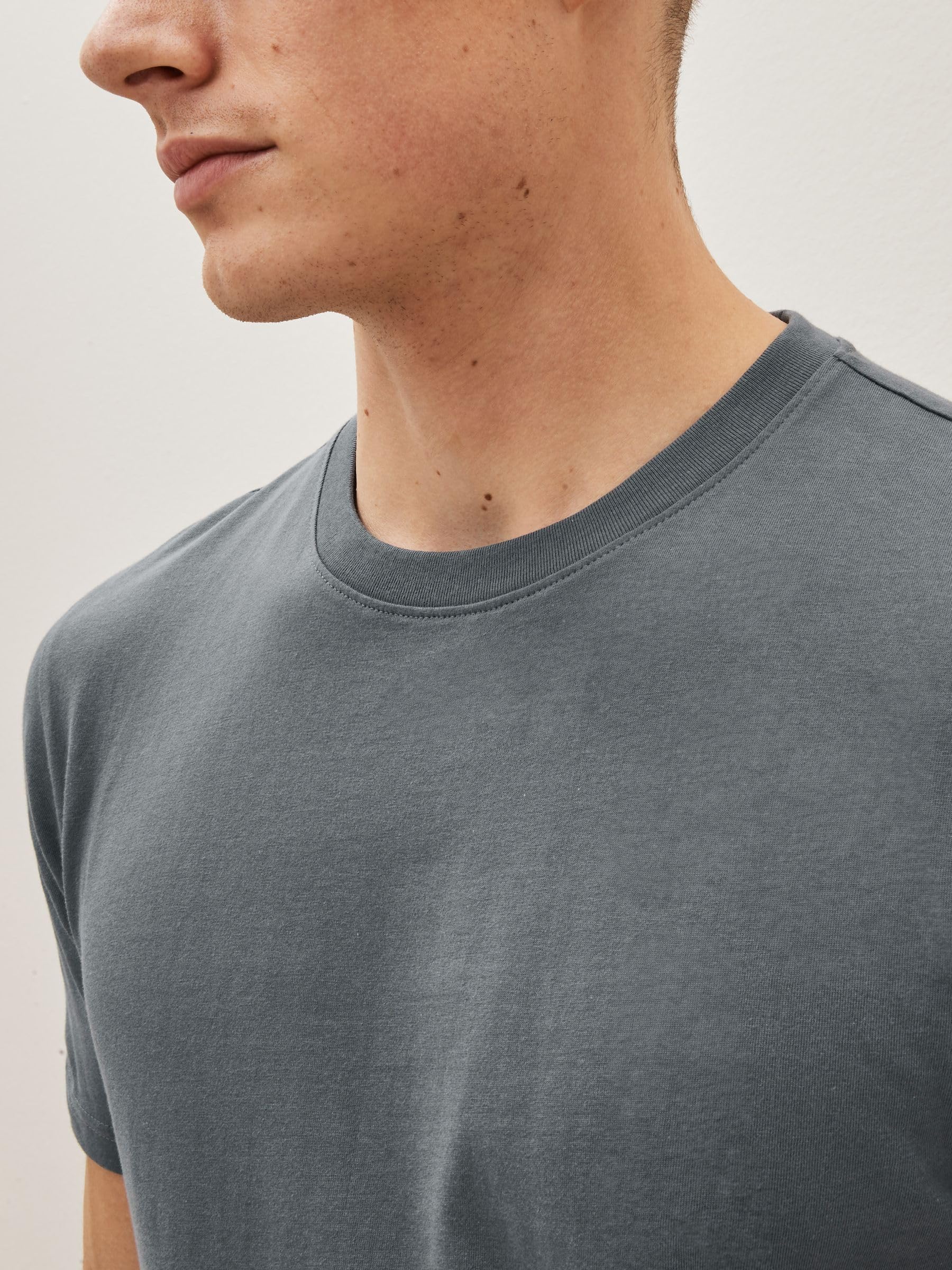 NEXT Hombres Pack de 6 Camisetas básicas de algodón de Corte Slim