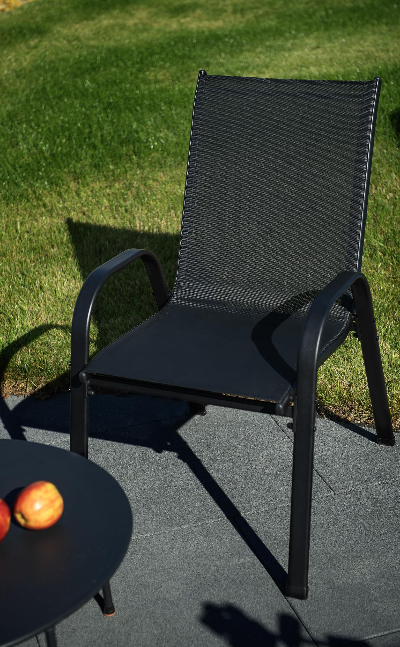 sunnypillow 4er Set Stapelstühle schwarz – Hochlehner Gartenstühle mit Armlehnen, stapelbare Terrassenstühle aus Textilene & pulverbeschichtetem Stahl, belastbar bis 120 kg, ideal für Innen und Außen