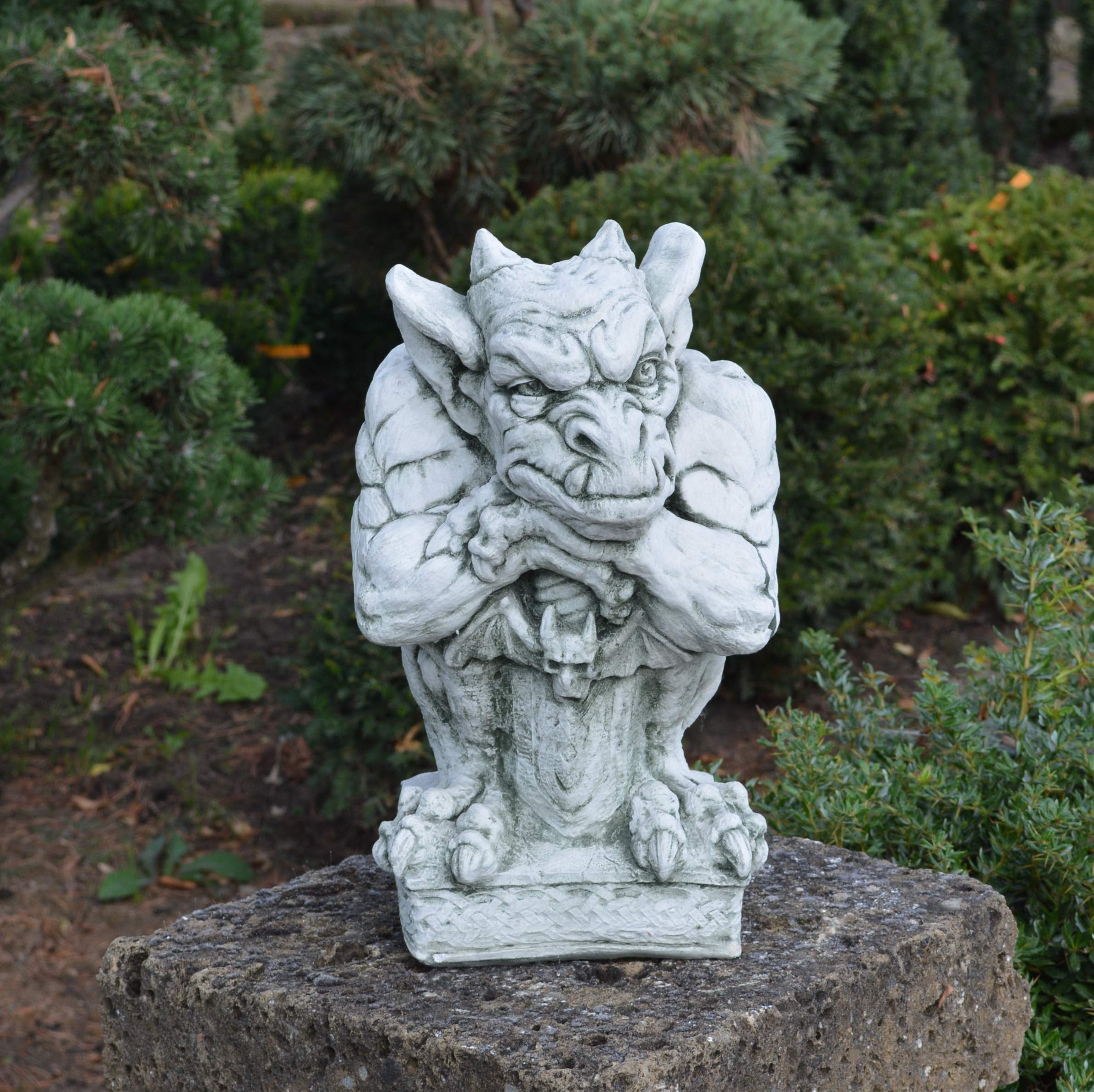 gartendekoparadies.de Figure de Pierre Massive gargouille Gardien avec épée en Pierre reconstituée, résistant au Gel